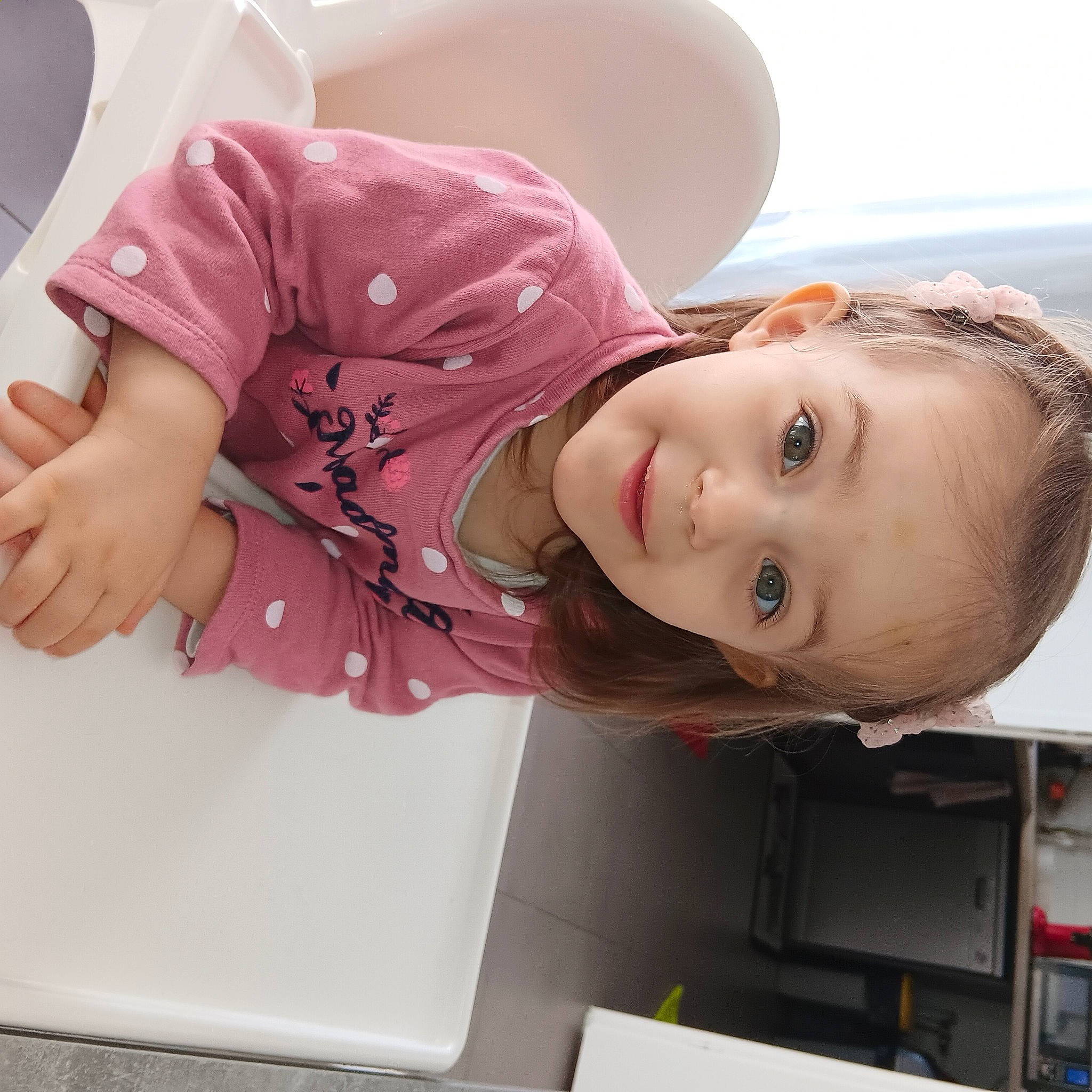 Cassyopée a rejoint le concours — aidez-le/la à gagner de superbes lots ! baby, baby_toddler_clothing, child, cloud, comfort, facial_expression, fun, gesture, happy, magenta, person, product, room, skin, sky, sleeve, smile, toddler, water