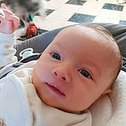 Gabriel a rejoint le concours — aidez-le/la à gagner de superbes lots ! baby, infant, face, blue_eyes, clothing, white, indoor, floor, tile, pet, dog, blurred_background, closeup, portrait, resting, young_child, cute, home, comfort, expression