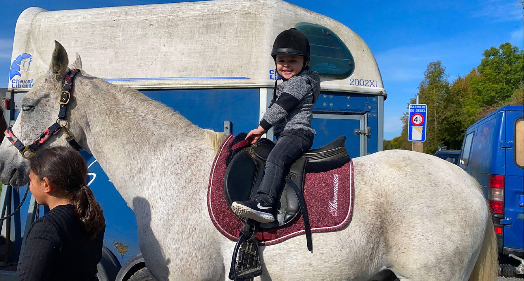 Loup a rejoint le concours — aidez-le/la à gagner de superbes lots ! bit, bridle, english_riding, equestrian_helmet, equestrian_sport, equestrianism, halter, headgear, headwear, helmet, horse, horse_supplies, horse_tack, joy, mane, mode_of_transport, outdoor_recreation, outerwear, person, rein