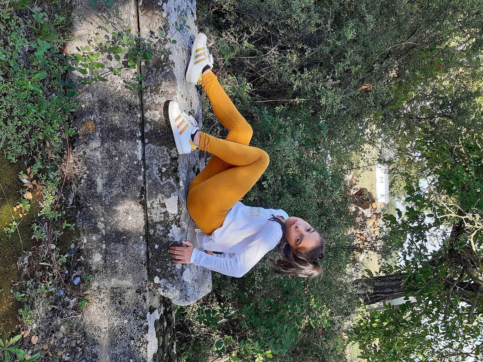 Eloize participe au concours pour gagner de l'argent avec cette photo : adventure, fun, leisure, people_in_nature, person, plant, recreation, rock, sport_climbing, tree