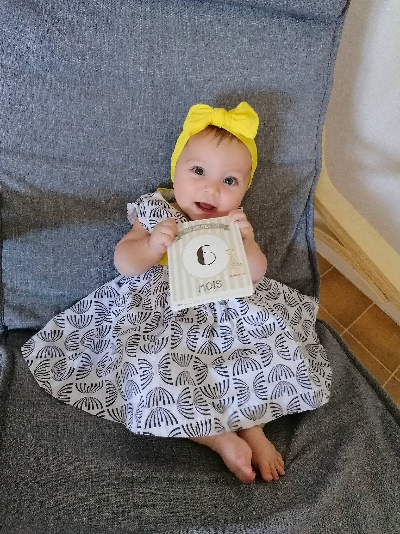 Clémence participe au concours pour gagner de l'argent avec cette photo : baby, baby_toddler_clothing, child, dress, pattern, person, toddler