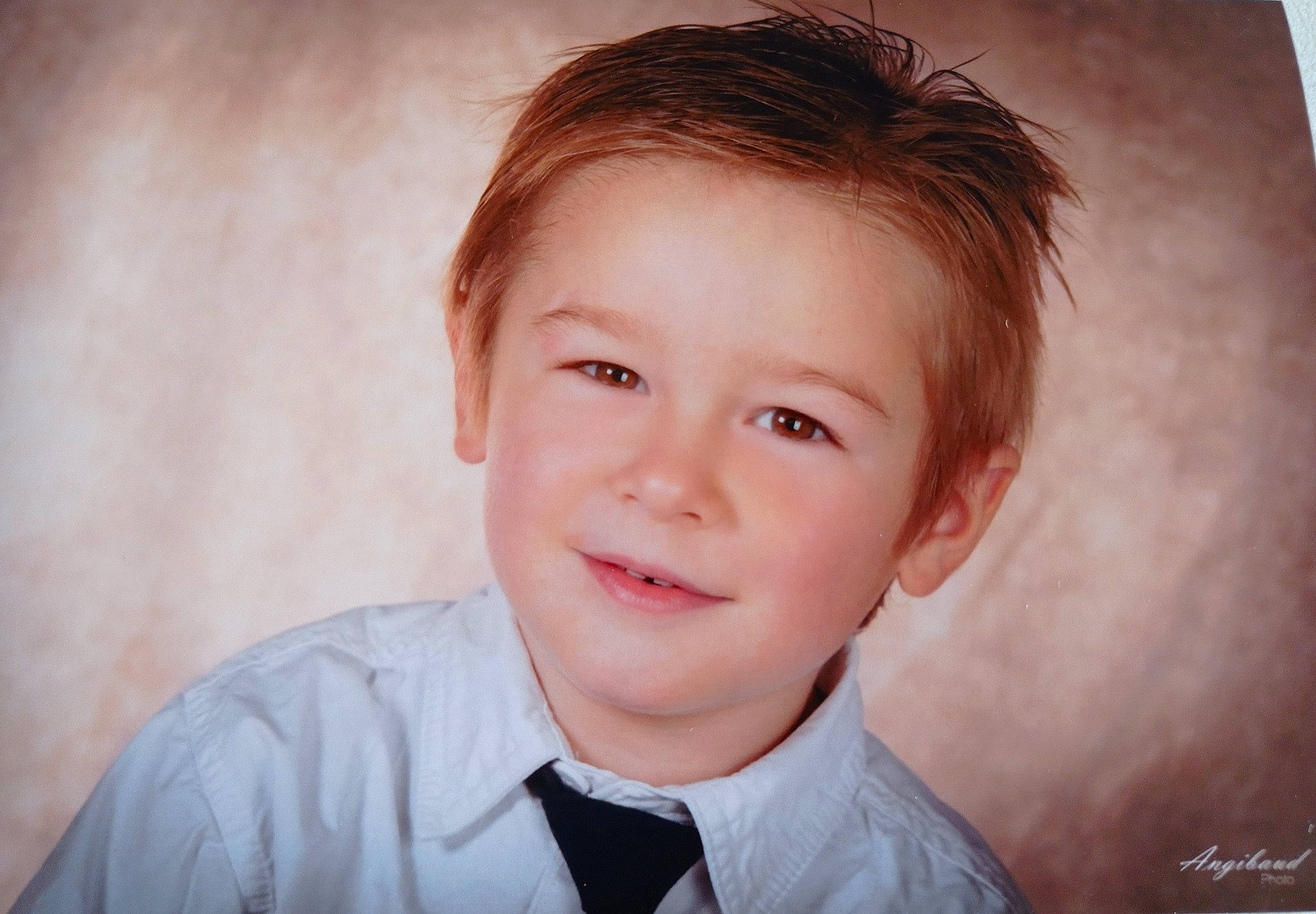 Tyméo a rejoint le concours — aidez-le/la à gagner de superbes lots ! baby_toddler_clothing, cheek, child, chin, collar, dress_shirt, ear, eyebrow, eyelash, forehead, hairstyle, happy, iris, jaw, joy, lip, person, portrait, portrait_photography, tie