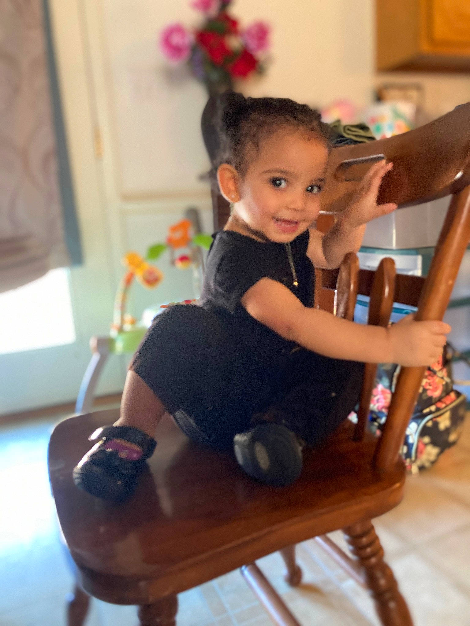 Gracie is registered to the contest to win money with this photo: arm, chair, child, face, finger, fun, furniture, hair, happy, head, joint, joy, leg, leisure, person, picture_frame, shorts, skin, smile, standing