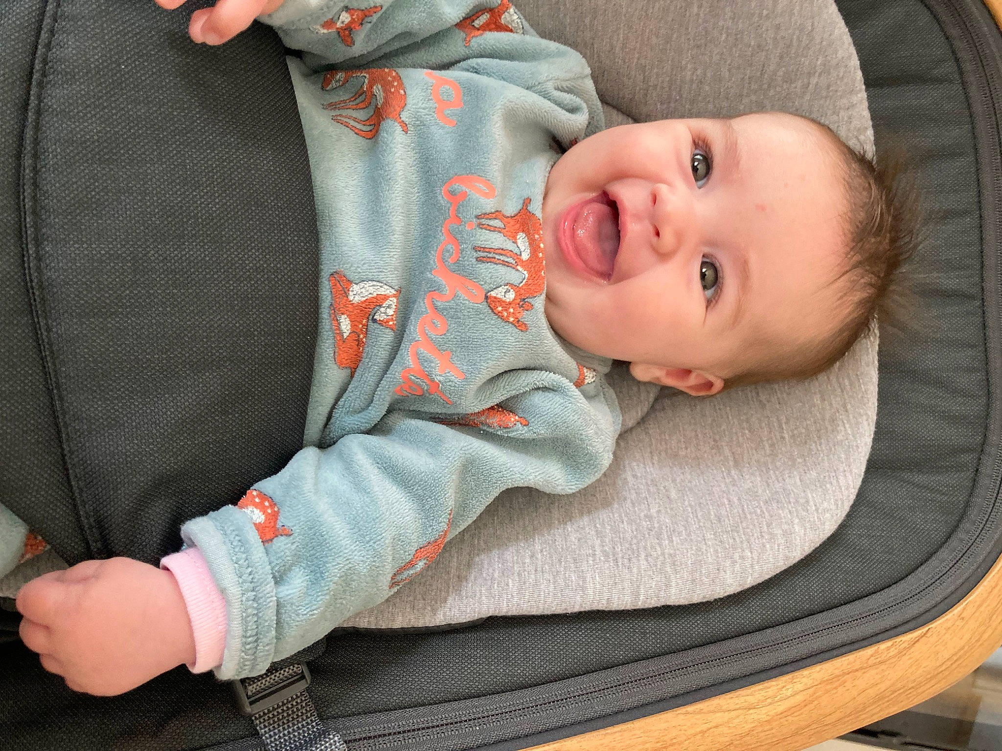 Ellie participe au concours pour gagner de l'argent avec cette photo : baby, baby_carriage, baby_products, baby_toddler_clothing, car_seat, cheek, child, comfort, eye, face, nose, outerwear, people, person, sitting, skin, sleeve, smile, toddler, white