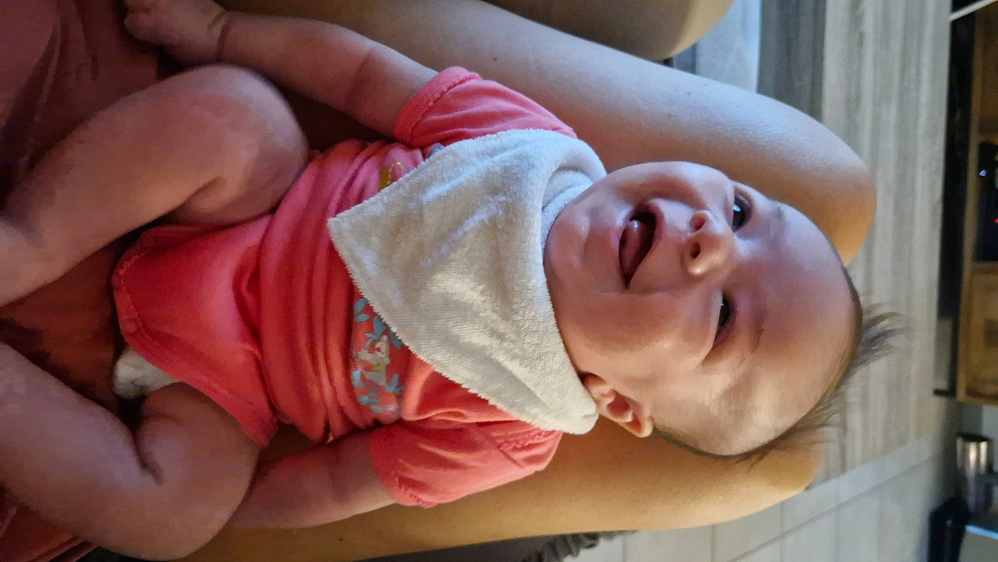 Giulia participe au concours pour gagner de l'argent avec cette photo : baby_toddler_clothing, cheek, chin, eye, eyebrow, finger, gesture, happy, head, lip, mammal, mouth, muscle, neck, nose, person, pink, product, skin, smile