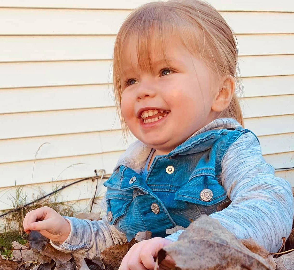 Louise is registered to the contest to win money with this photo: arm, baby, baby_toddler_clothing, blond, cheek, child, clothing, electric_blue, face, finger, grass, hand, happy, iris, joy, people_in_nature, person, plant, skin, sleeve