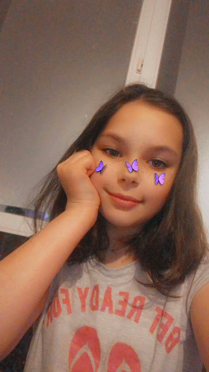 Chayna a rejoint le concours — aidez-le/la à gagner de superbes lots ! arm, cheek, chin, ear, eyebrow, eyelash, face, facial_expression, flash_photography, forehead, happy, iris, jaw, lip, mouth, neck, nose, person, skin, smile