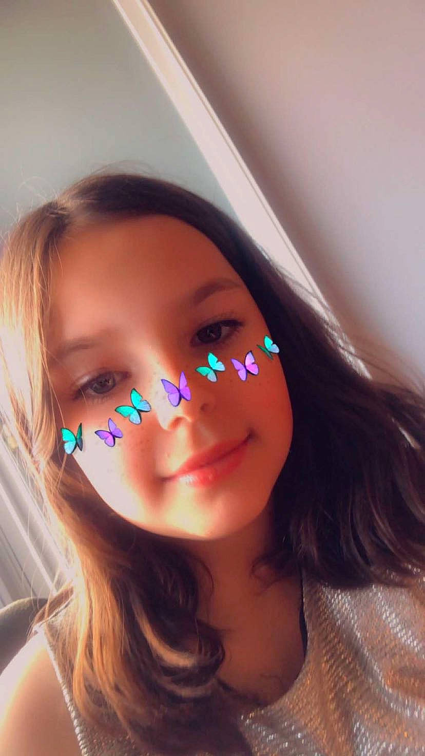 Chayna participe au concours pour gagner de l'argent avec cette photo : black_hair, cheek, chin, cool, ear, eyebrow, eyelash, eyewear, flash_photography, happy, iris, jaw, joy, lip, mouth, neck, nose, person, selfie, skin