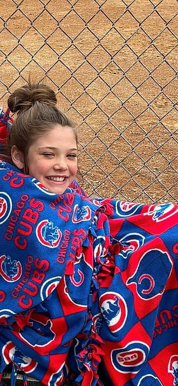 Laynie is registered to the contest to win money with this photo: chain_link_fencing, child, electric_blue, event, eyewear, facial_expression, fence, fun, happy, jewellery, joy, leisure, magenta, mesh, net, pattern, person, smile, sunglasses, t_shirt