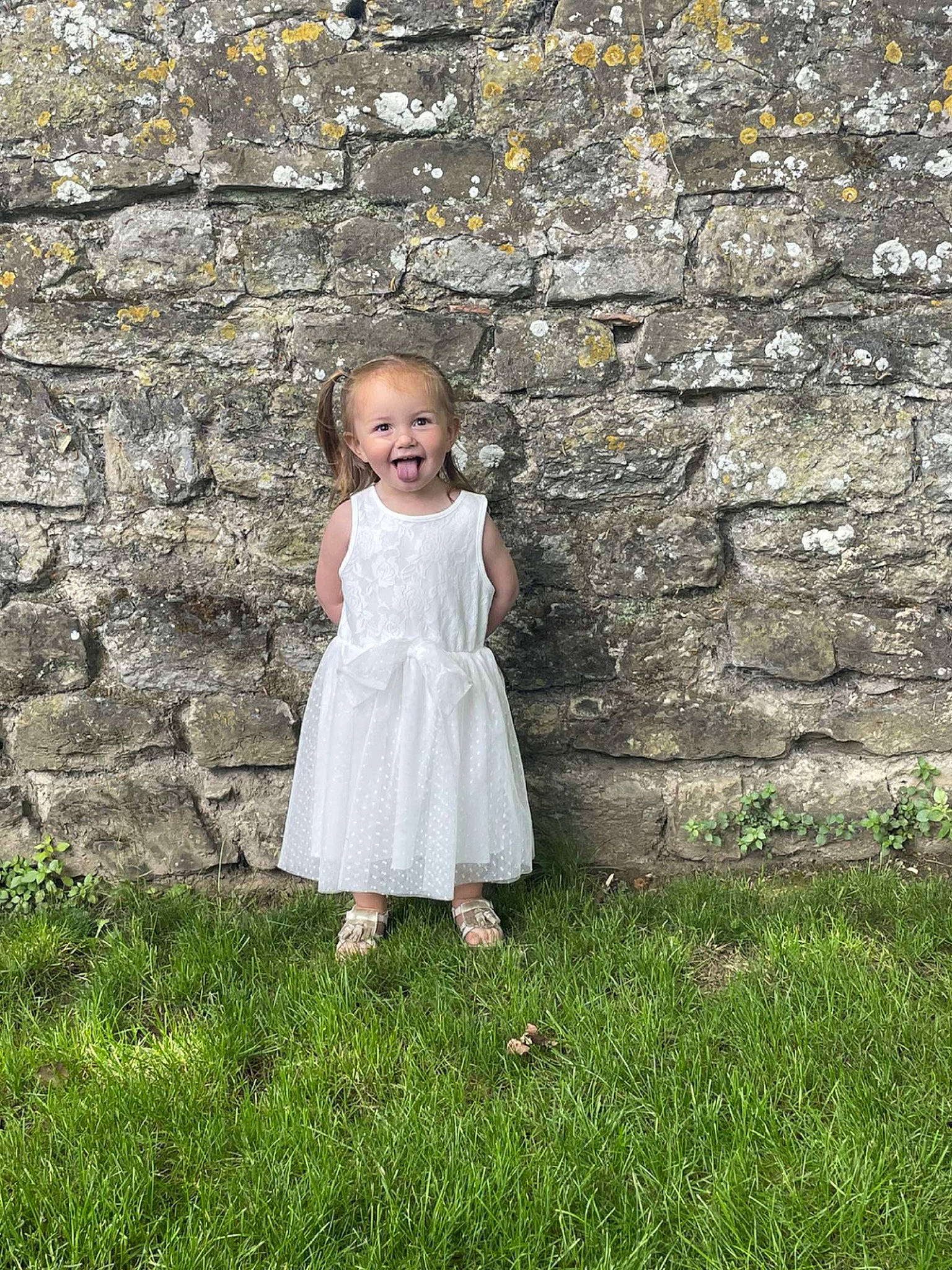 Maëlia a rejoint le concours — aidez-le/la à gagner de superbes lots ! baby_toddler_clothing, blond, child, clothing, day_dress, dress, fun, grass, grassland, hair, happy, nature, one_piece_garment, people_in_nature, person, plant, skin, sleeve, toddler, tree