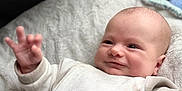 Hugo participe au concours pour gagner de l'argent avec cette photo : baby, infant, smile, hand, blanket, soft, cozy, face, cute, child, wearing, clothing, heart, patch, lying, indoors, plush, warm, happy, newborn