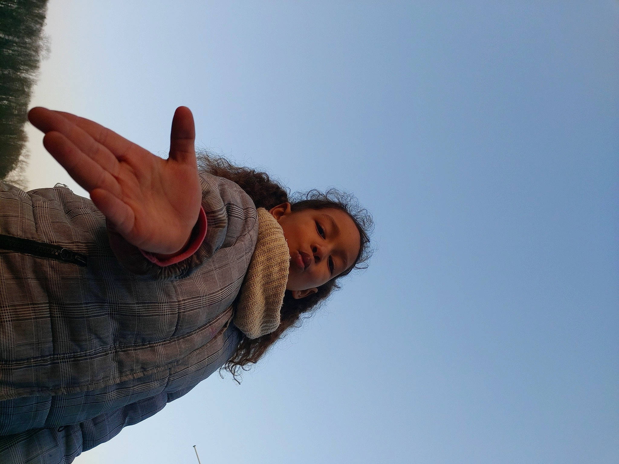 Chelsea participe au concours pour gagner de l'argent avec cette photo : adventure, elbow, finger, flash_photography, fun, gesture, hand, happy, landscape, leisure, neck, people_in_nature, person, portrait_photography, sign_language, sky, thumb, travel, tree, winter