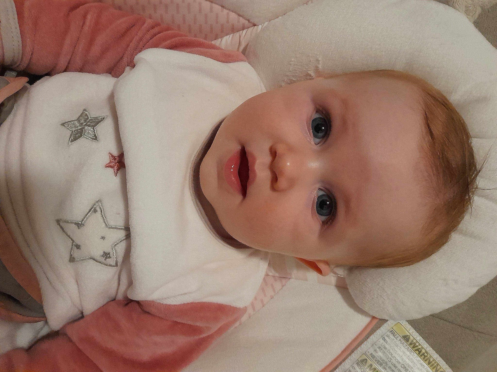 Liloa participe au concours pour gagner de l'argent avec cette photo : baby, cheek, chin, comfort, ear, eye, eyebrow, eyelash, face, facial_expression, forehead, headgear, iris, lip, mouth, neck, nose, person, skin, sleeve