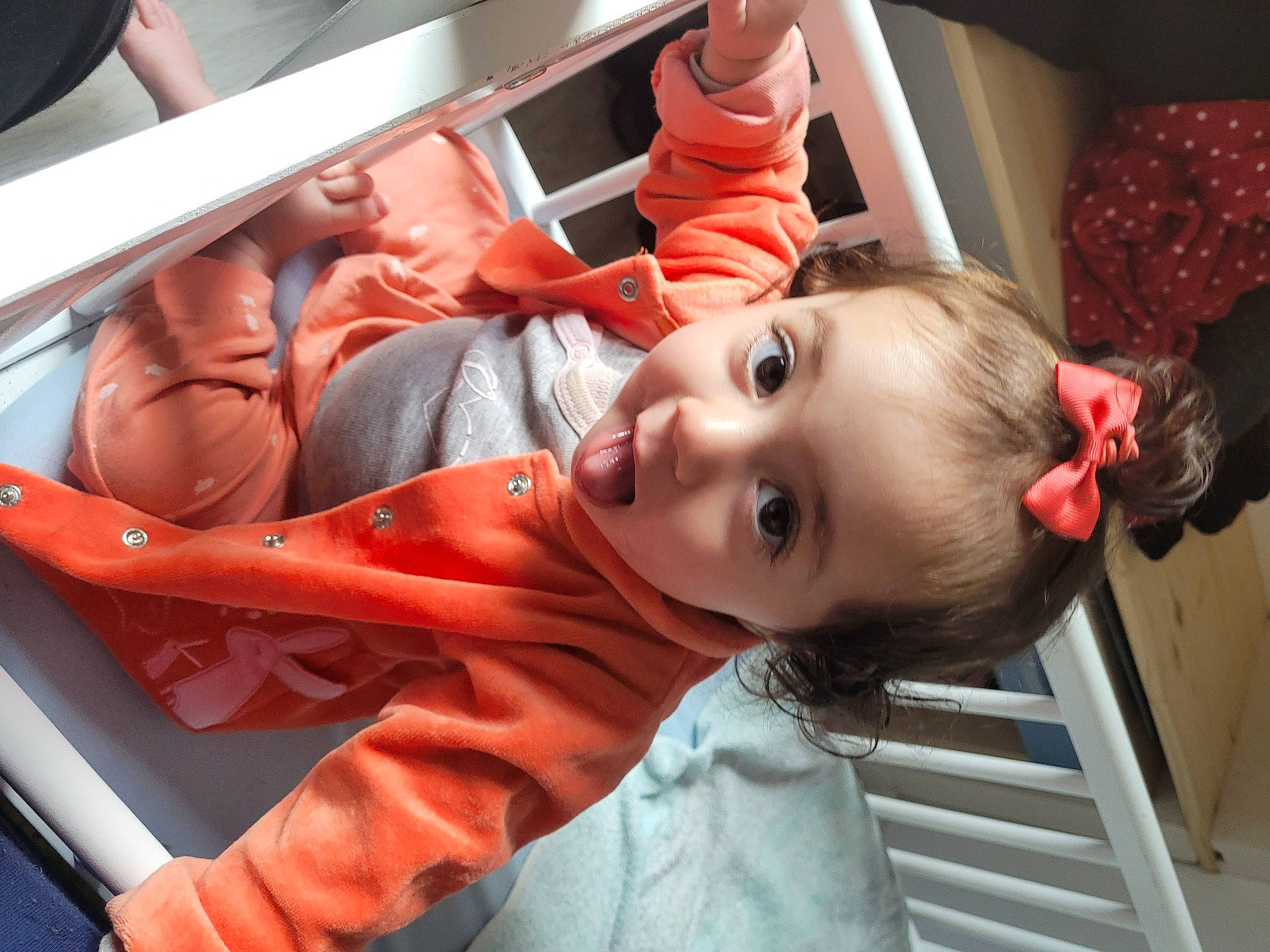 Rachèle a rejoint le concours — aidez-le/la à gagner de superbes lots ! auto_part, baby, child, chin, fun, happy, leisure, motor_vehicle, mouth, nose, orange, passenger, person, public_transport, red, room, skin, smile, toddler, vehicle_door