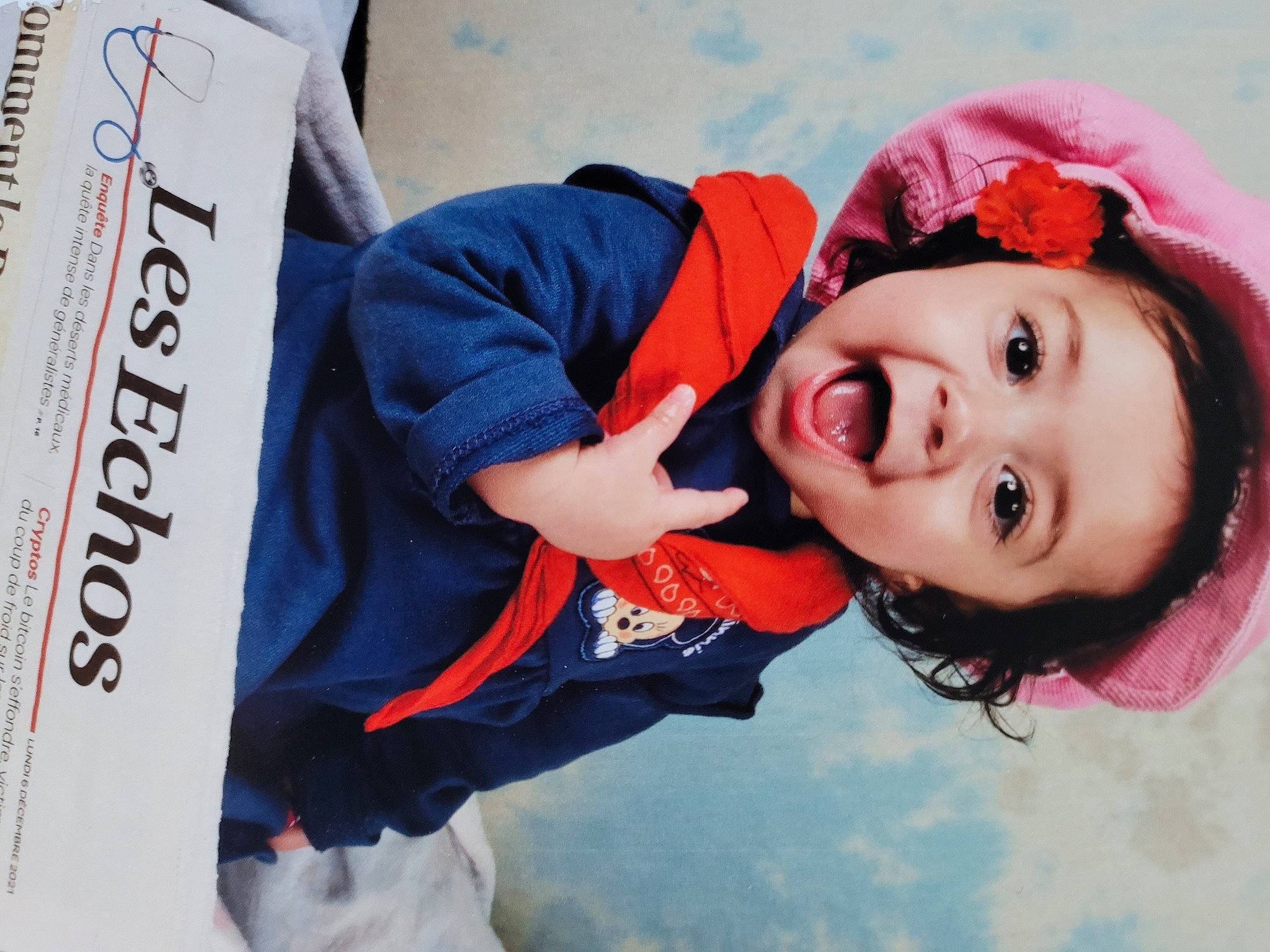 Rachèle participe au concours pour gagner de l'argent avec cette photo : child, electric_blue, eye, face, freezing, fun, happy, headgear, headwear, laugh, leisure, person, personal_protective_equipment, play, playing_in_the_snow, portrait_photography, recreation, smile, snow, surprise