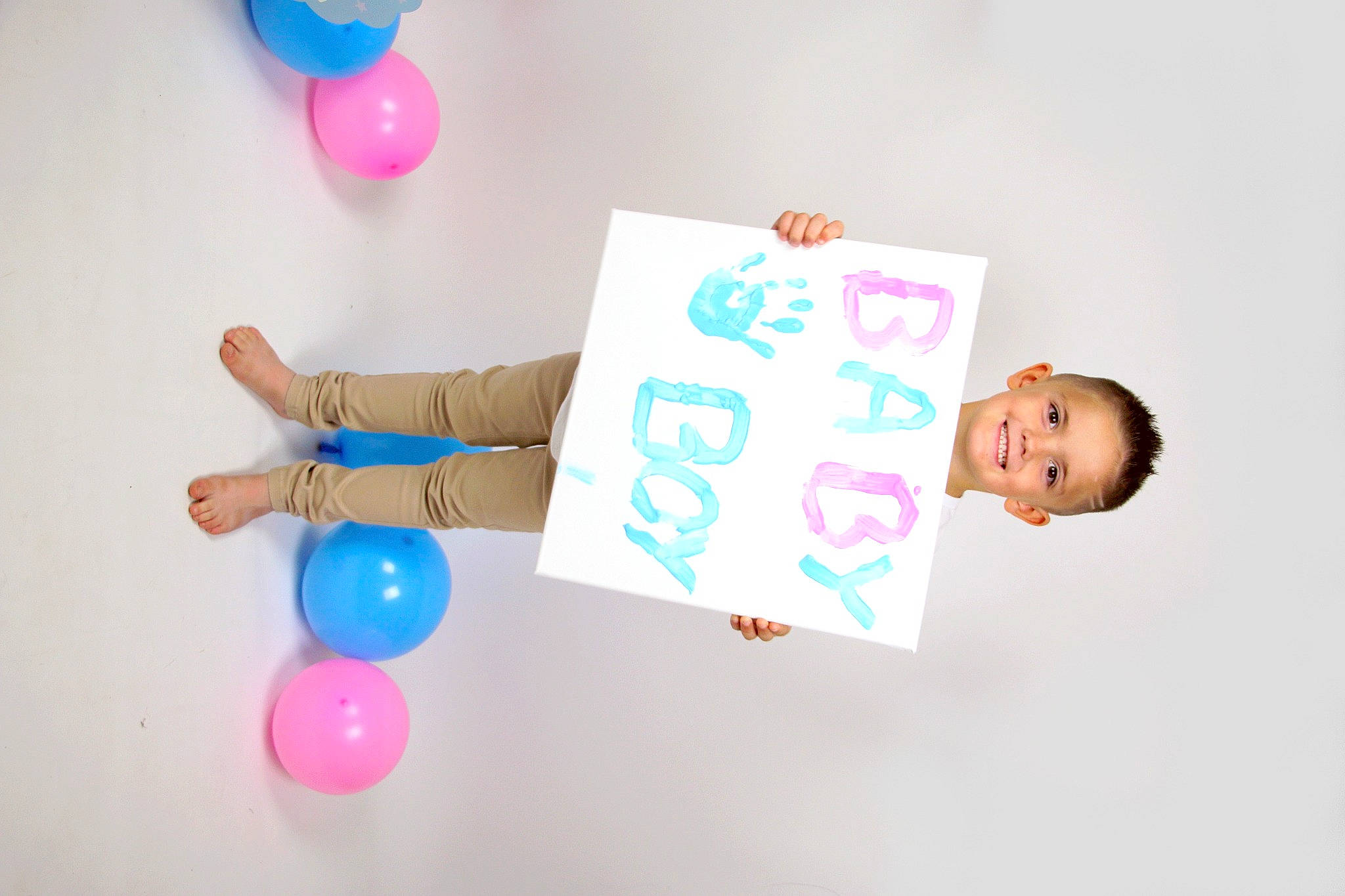 Wyatt participe au concours pour gagner de l'argent avec cette photo : art, balloon, child, circle, electric_blue, event, font, fun, graphic_design, happy, illustration, joy, magenta, party, party_supply, person, pink, poster, room, toddler