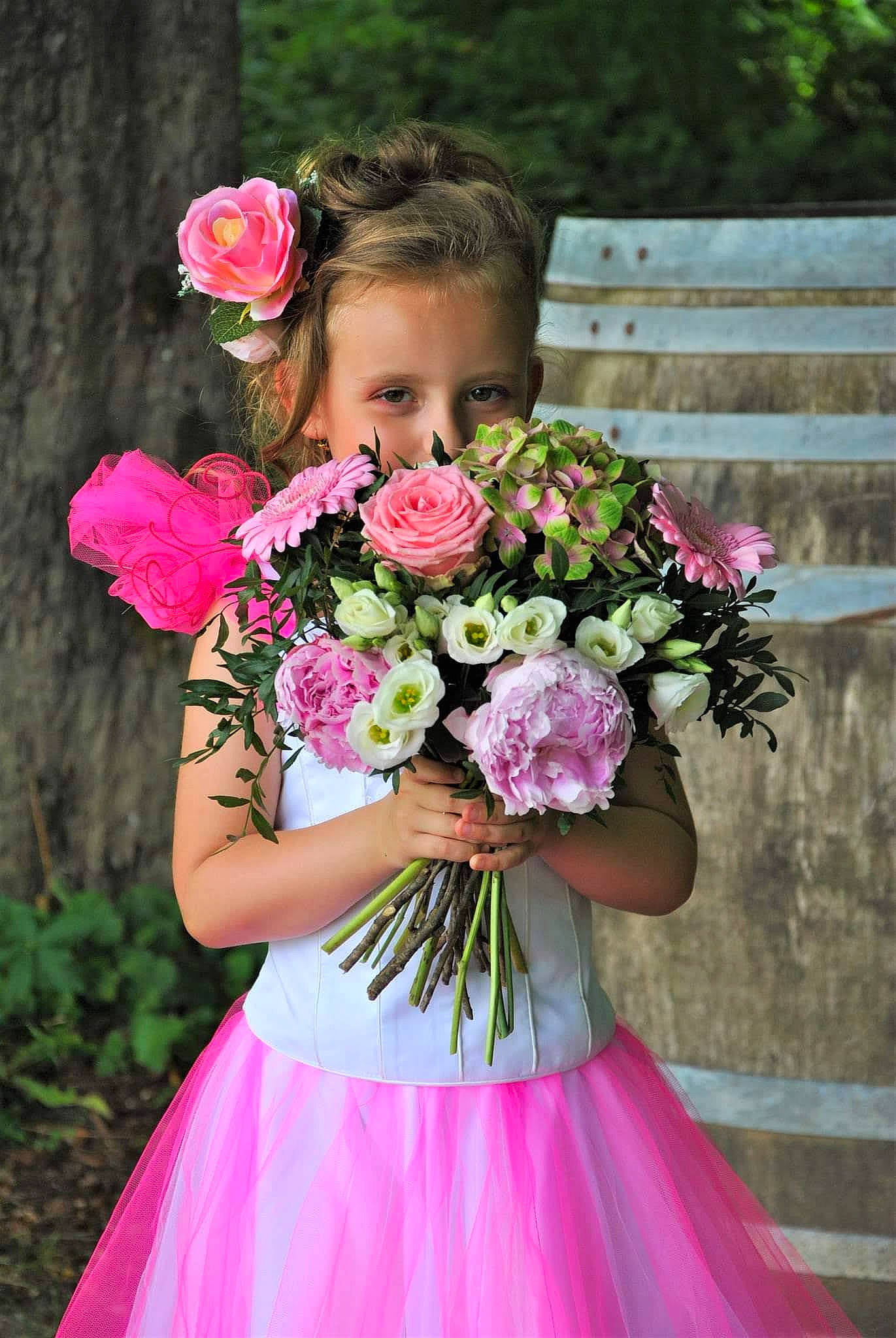 Eleanor participe au concours pour gagner de l'argent avec cette photo : bouquet, bridal_clothing, bridal_party_dress, dress, fashion, flower, flower_arranging, formal_wear, fun, gown, grass, happy, magenta, person, petal, pink, plant, rose, shoulder, textile