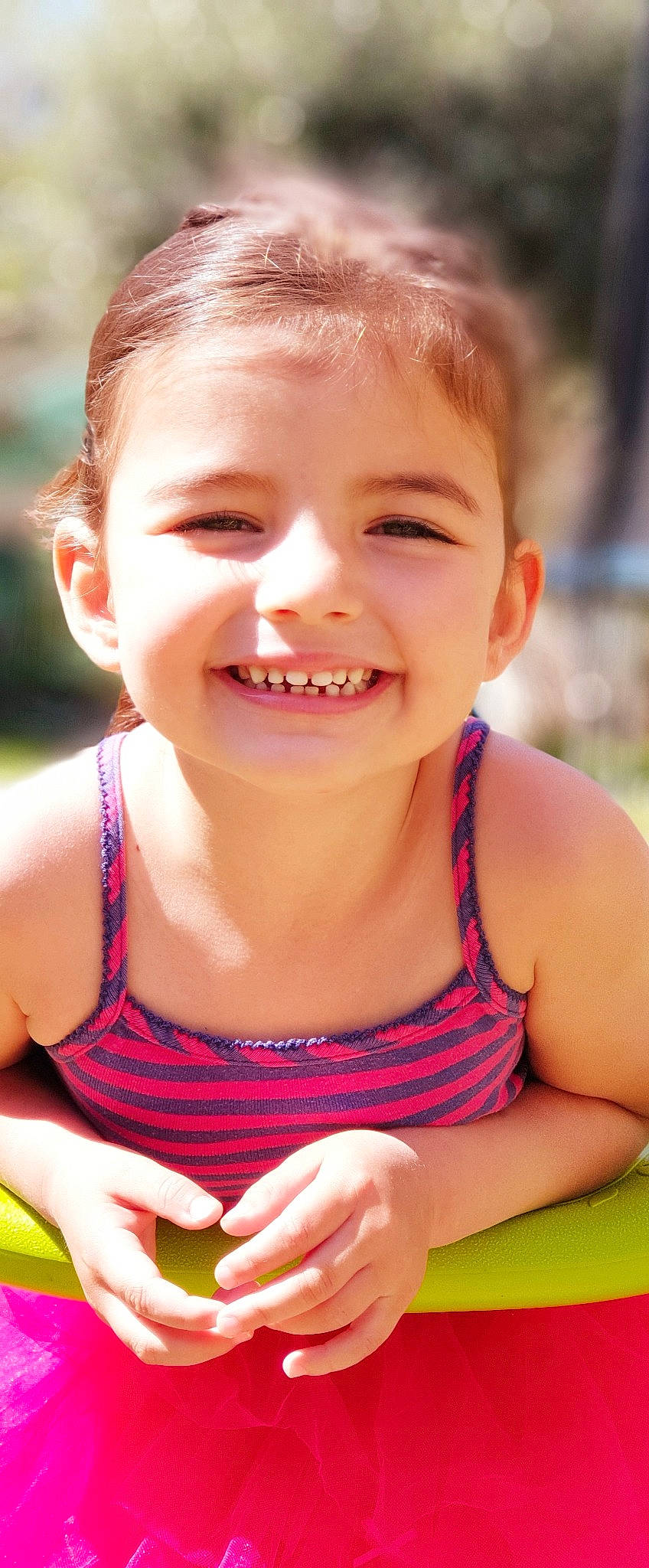 Marylou participe au concours pour gagner de l'argent avec cette photo : cheek, child, child_model, ear, face, facial_expression, fun, happy, joy, laugh, lip, mouth, nose, organ, person, play, skin, smile, summer, toddler