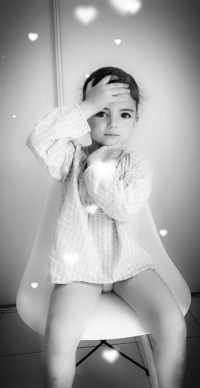 Marylou participe au concours pour gagner de l'argent avec cette photo : beauty, black, black_and_white, clothing, eye, fashion, hand, human_leg, joint, leg, lip, model, monochrome, monochrome_photography, person, photo_shoot, photograph, photography, shoulder, skin