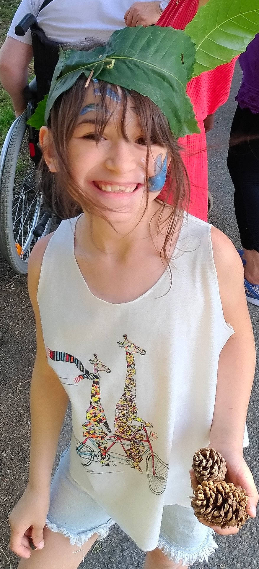 Colombe participe au concours pour gagner de l'argent avec cette photo : child, clothing, costume, fun, girl, headgear, human_hair_color, joy, person, pink, skin, smile