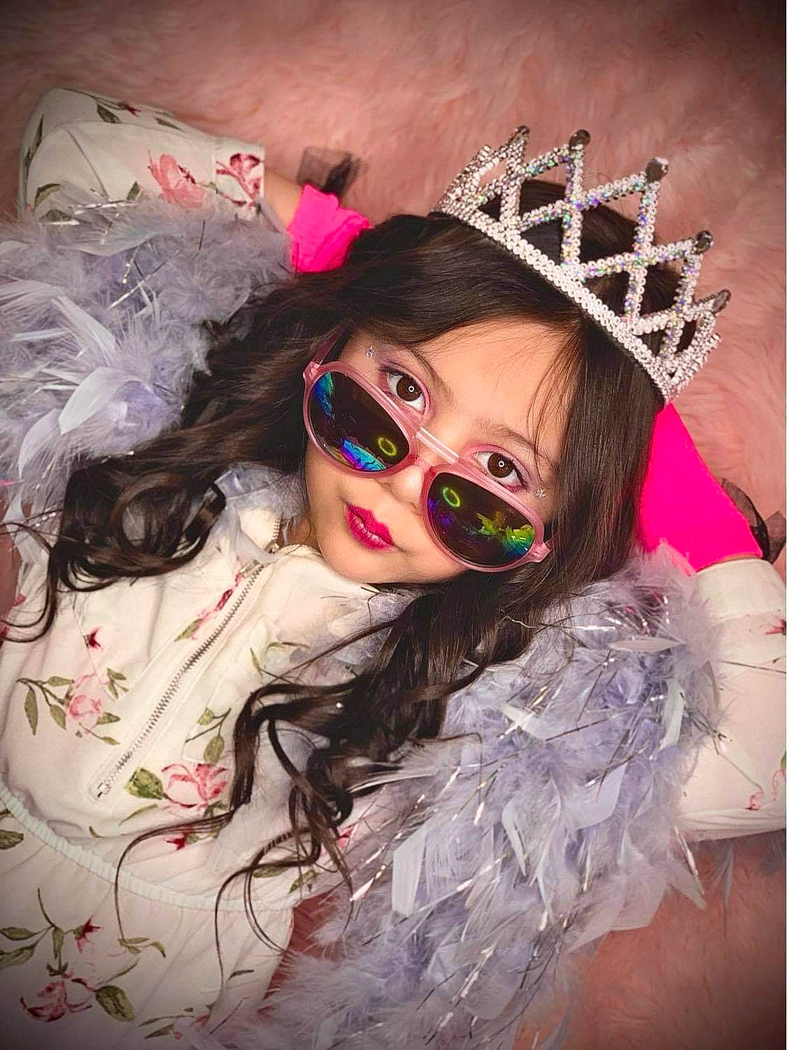 Isabella is registered to the contest to win money with this photo: animal_product, costume, costume_accessory, embellishment, eyelash, eyewear, fashion_accessory, fashion_design, feather, fur, goggles, hair_accessory, headband, headgear, headpiece, makeover, natural_material, person, photo_shoot, pink