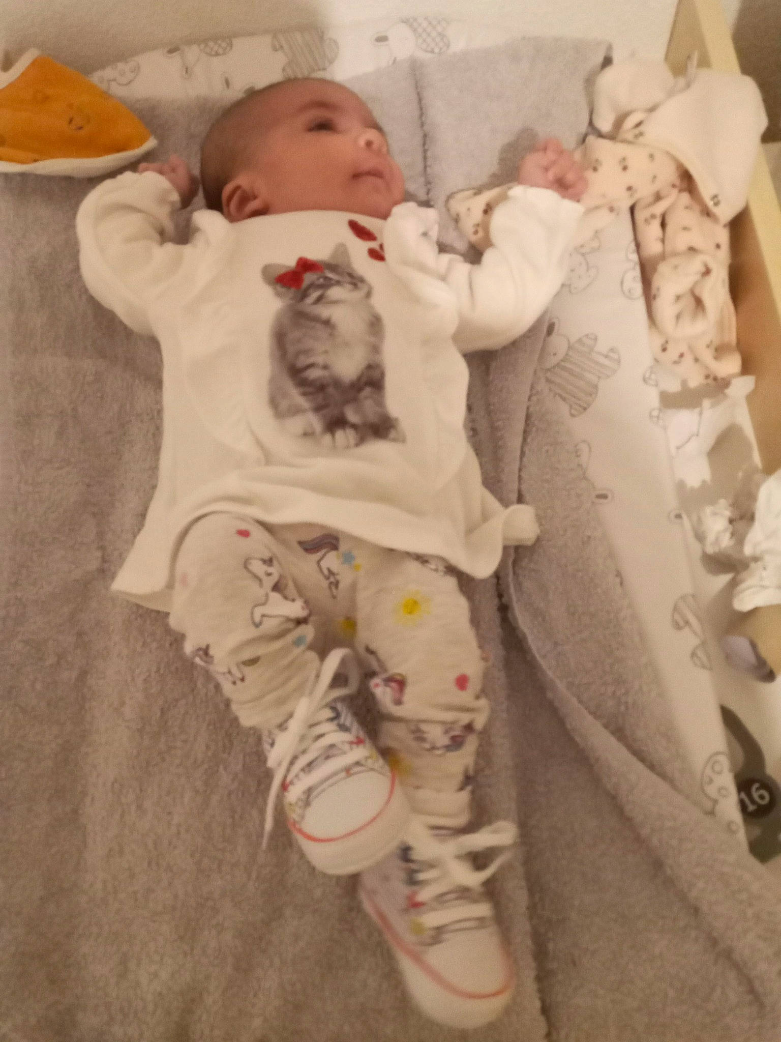 Maëlys participe au concours pour gagner de l'argent avec cette photo : baby, baby_products, baby_sleeping, baby_toddler_clothing, baby_toys, bedding, cheek, child, comfort, flooring, fur, linens, pajamas, pattern, person, room, sitting, skin, sleeve, stuffed_toy