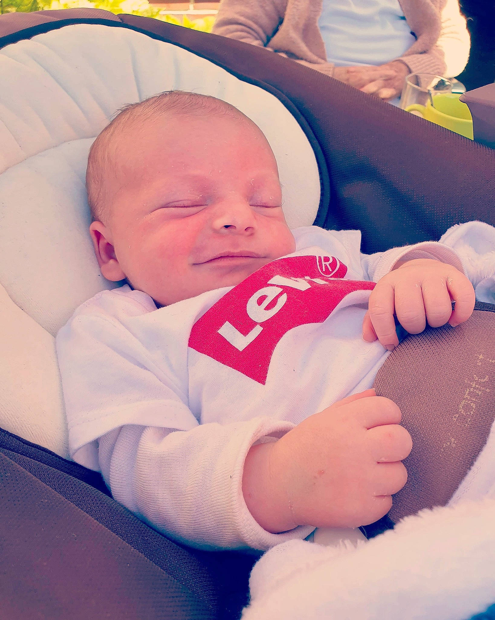 Karl a rejoint le concours — aidez-le/la à gagner de superbes lots ! baby, baby_products, baby_sleeping, bedtime, birth, child, comfort, finger, foot, hand, leg, nail, nap, person, product, skin, sleep, sole, toddler