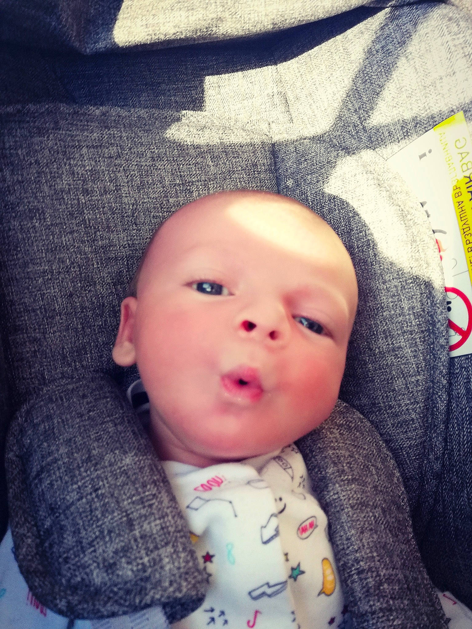 Karl participe au concours pour gagner de l'argent avec cette photo : baby, cheek, child, eye, face, head, lip, mouth, nose, person, skin, toddler