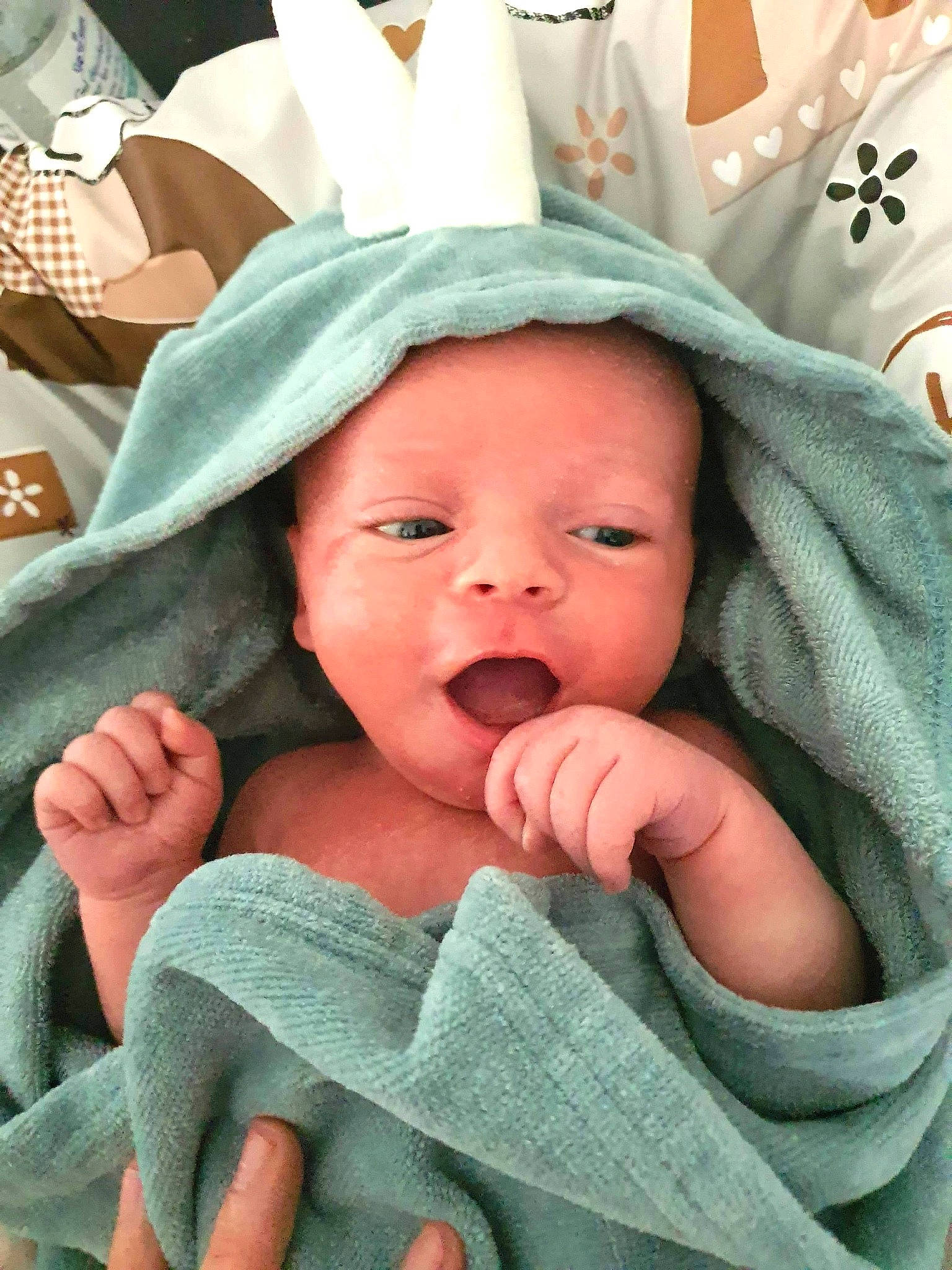 Karl a rejoint le concours — aidez-le/la à gagner de superbes lots ! baby, cheek, child, childbirth, eye, finger, hand, headwear, mouth, nose, person, skin, toddler