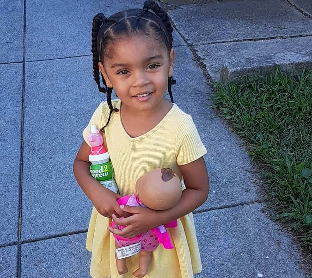 Anaiyah is registered to the contest to win money with this photo: baby, cheek, child, elbow, face, finger, fruit, gesture, grass, hair, hand, happy, head, human_body, joy, person, skin, smile, thigh, thumb