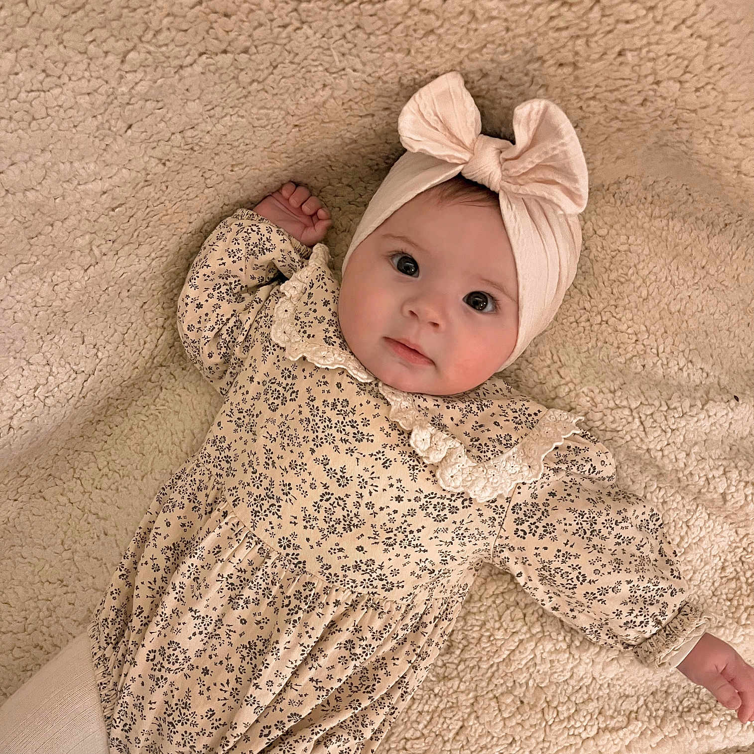Mia participe au concours pour gagner de l'argent avec cette photo : baby, blanket, bodypart, bonnet, cap, clothing, dress, face, finger, hand, happy, hat, head, hood, newborn, person, photography, portrait, sitting, smile