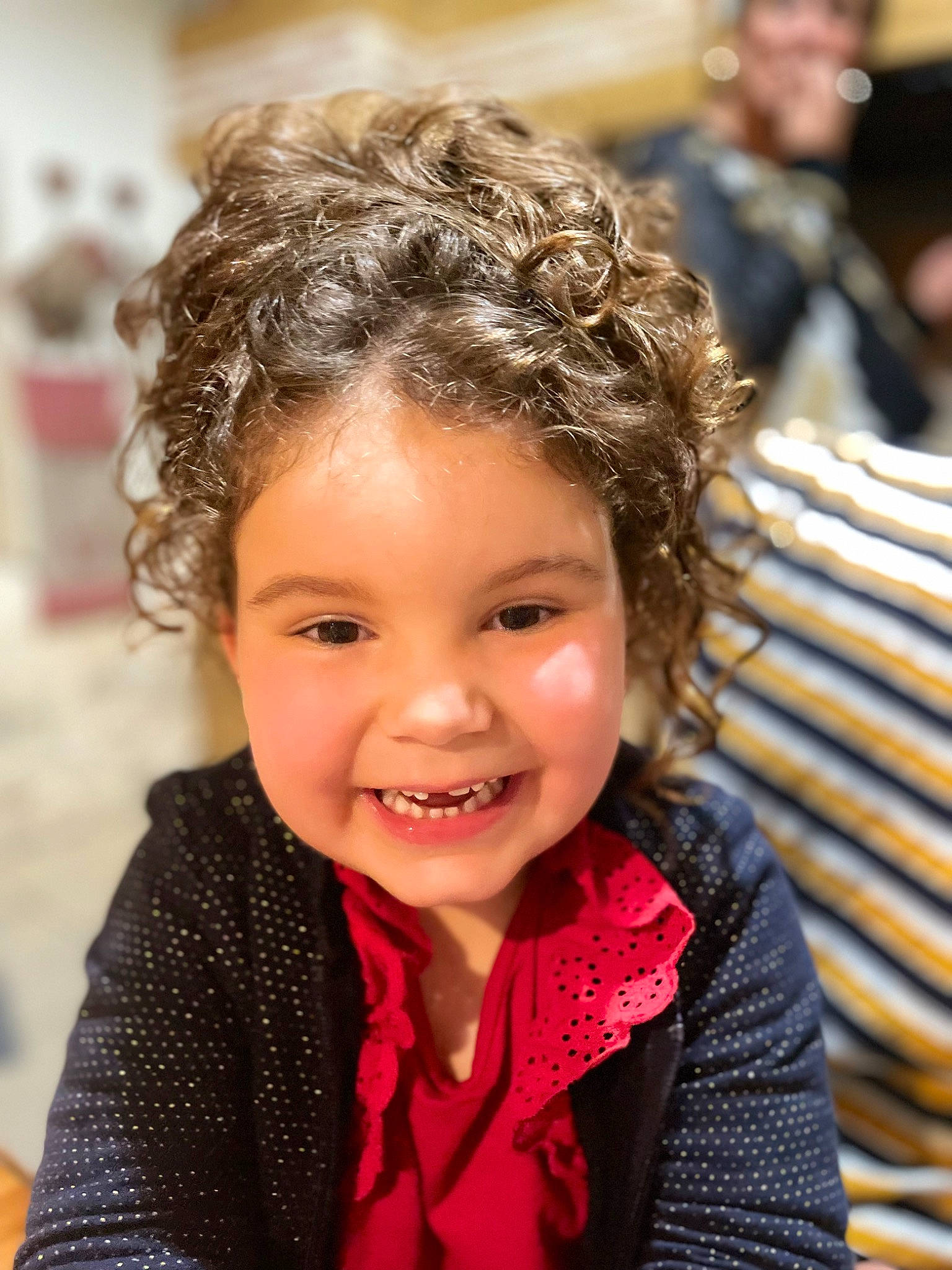 Léna participe au concours pour gagner de l'argent avec cette photo : blond, brown_hair, cheek, child, chin, event, eyebrow, fashion_accessory, fun, happy, human, iris, joy, laugh, lip, nose, people, person, portrait_photography, sleeve