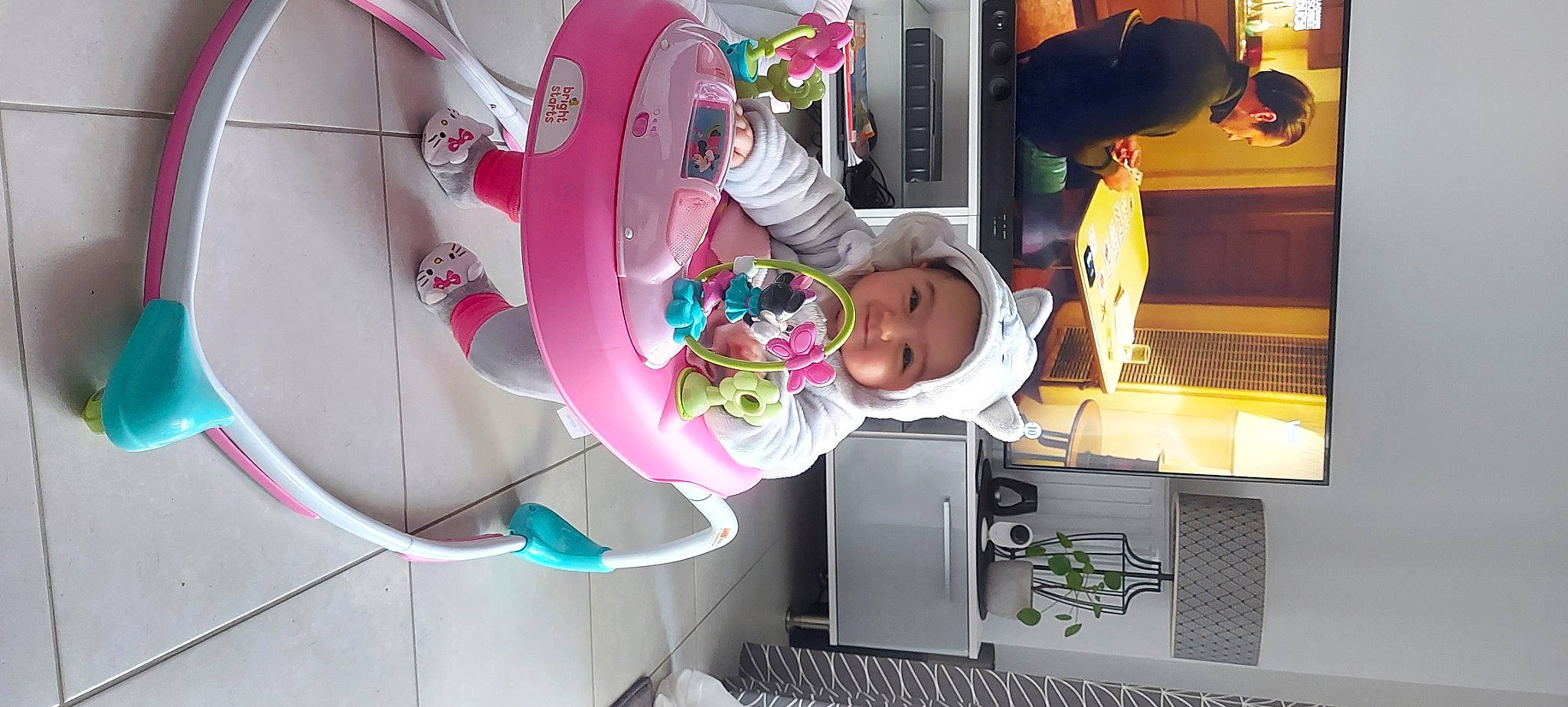 Mylana participe au concours pour gagner de l'argent avec cette photo : baby, boat, child, circle, fun, happy, hat, headwear, helmet, home_appliance, machine, magenta, person, personal_protective_equipment, pink, play, purple, room, smile, t_shirt