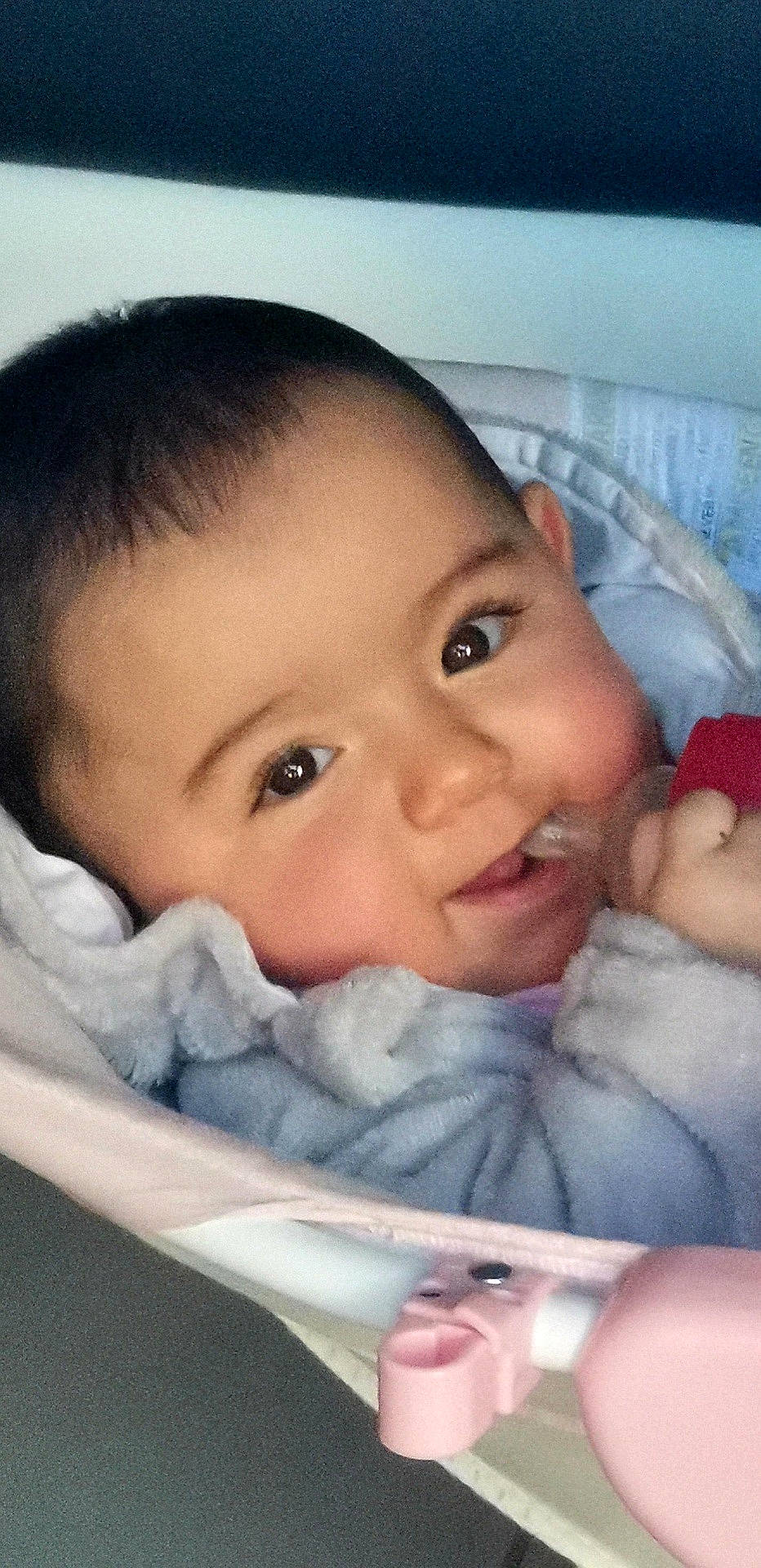 Mylana a rejoint le concours — aidez-le/la à gagner de superbes lots ! baby, cheek, child, chin, comfort, eyebrow, eyelash, finger, forehead, gesture, happy, iris, jaw, linens, lip, mouth, nose, person, skin, smile