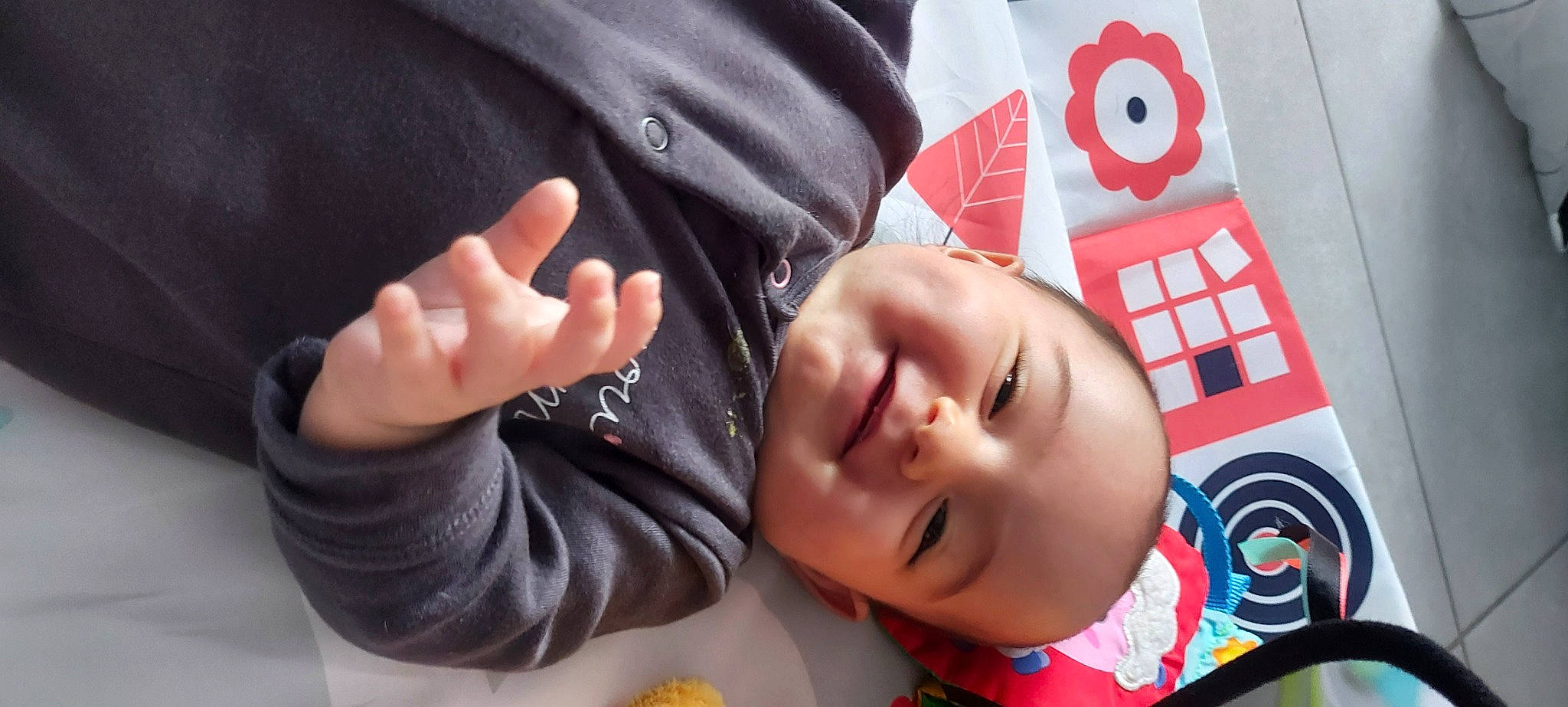 Mylana participe au concours pour gagner de l'argent avec cette photo : baby, baby_toddler_clothing, black, cheek, child, clothing, comfort, eye, finger, gesture, happy, joy, lip, mouth, nose, people, person, photograph, skin, sleeve