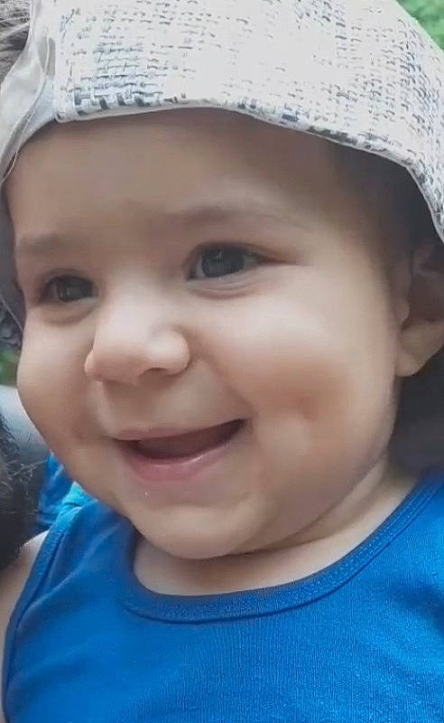 Wahil a rejoint le concours — aidez-le/la à gagner de superbes lots ! baby, cap, cheek, chin, cool, eye, eyebrow, facial_expression, grass, happy, hat, headwear, iris, joy, lip, mouth, nose, organ, person, skin