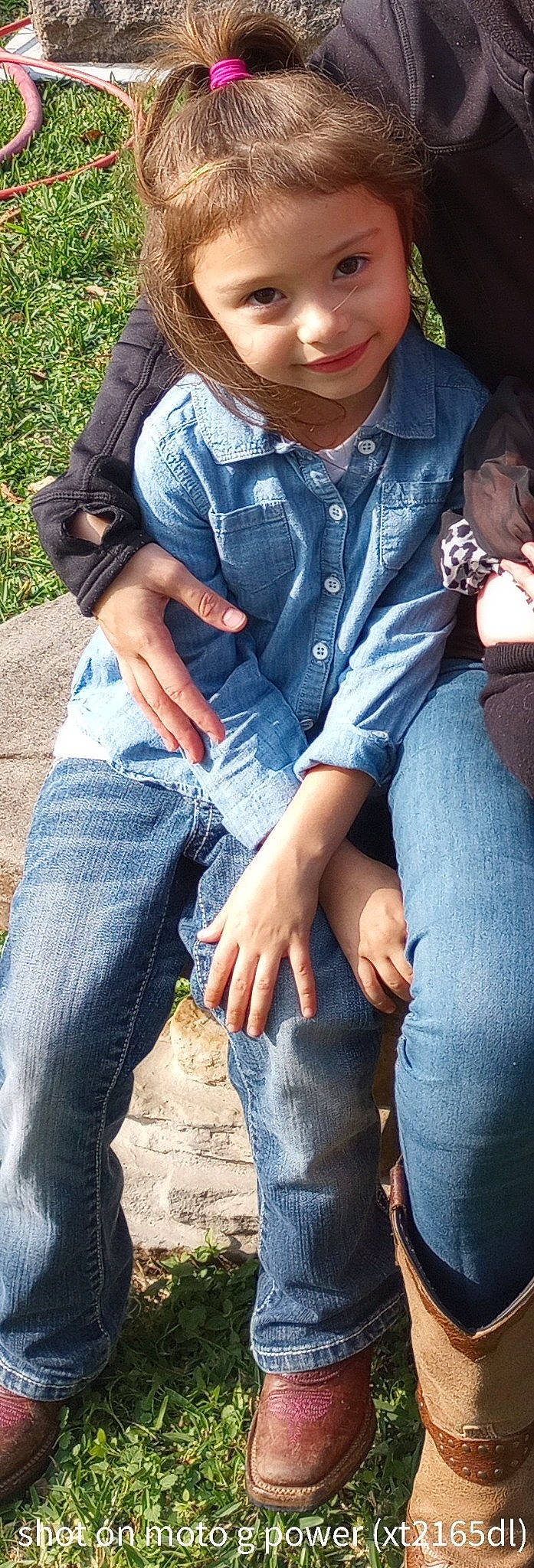 Amore' joined the competition — help win amazing prizes! arm, clothing, cool, denim, eyewear, finger, flash_photography, gesture, grass, hand, human_leg, interaction, jeans, joint, joy, knee, person, plant, sleeve, thigh