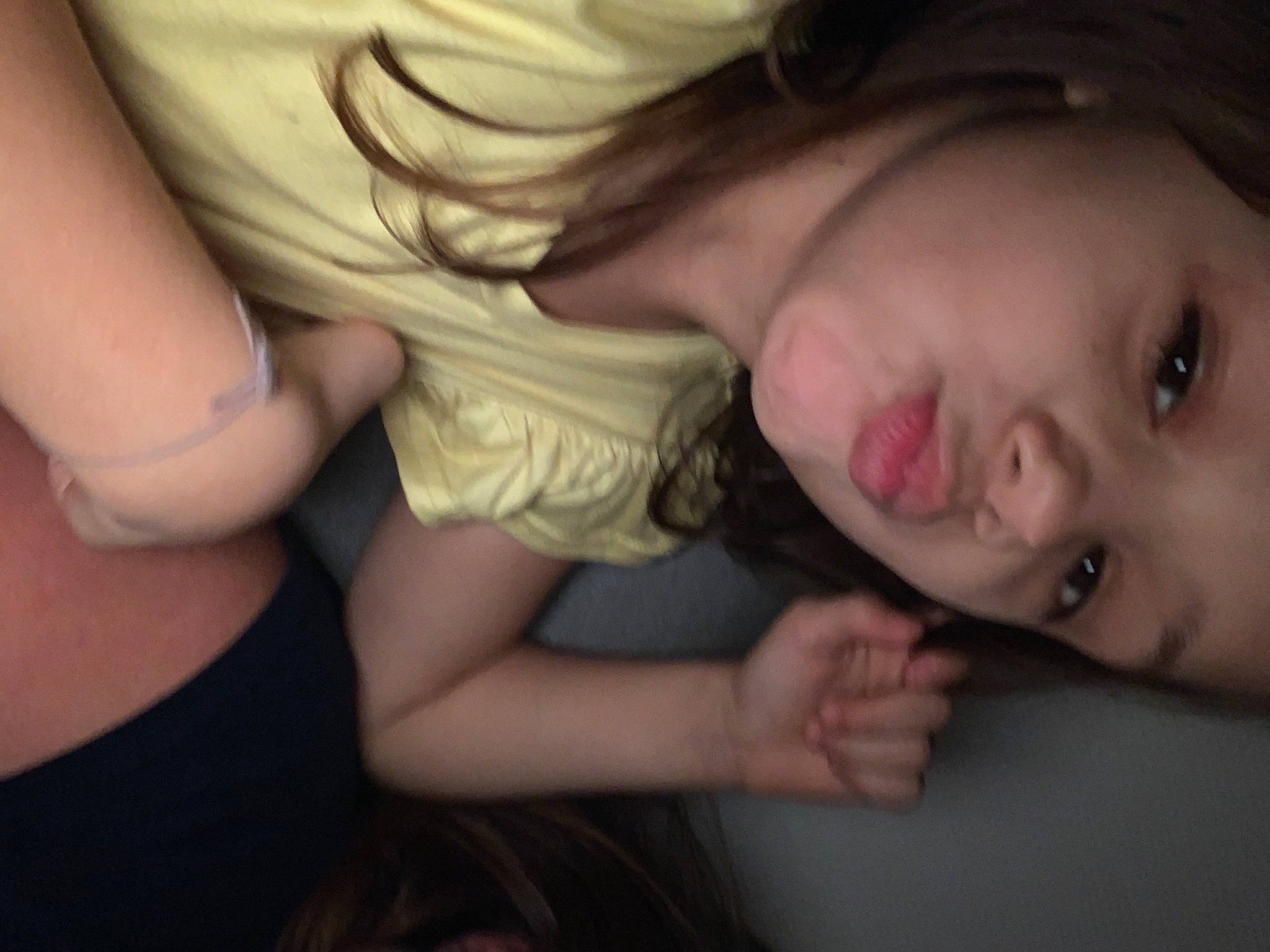 Maelyss participe au concours pour gagner de l'argent avec cette photo : arm, comfort, dress, eye, eyebrow, eyelash, face, flash_photography, hair, hand, happy, head, headwear, human_body, jaw, joint, lip, mouth, neck, person