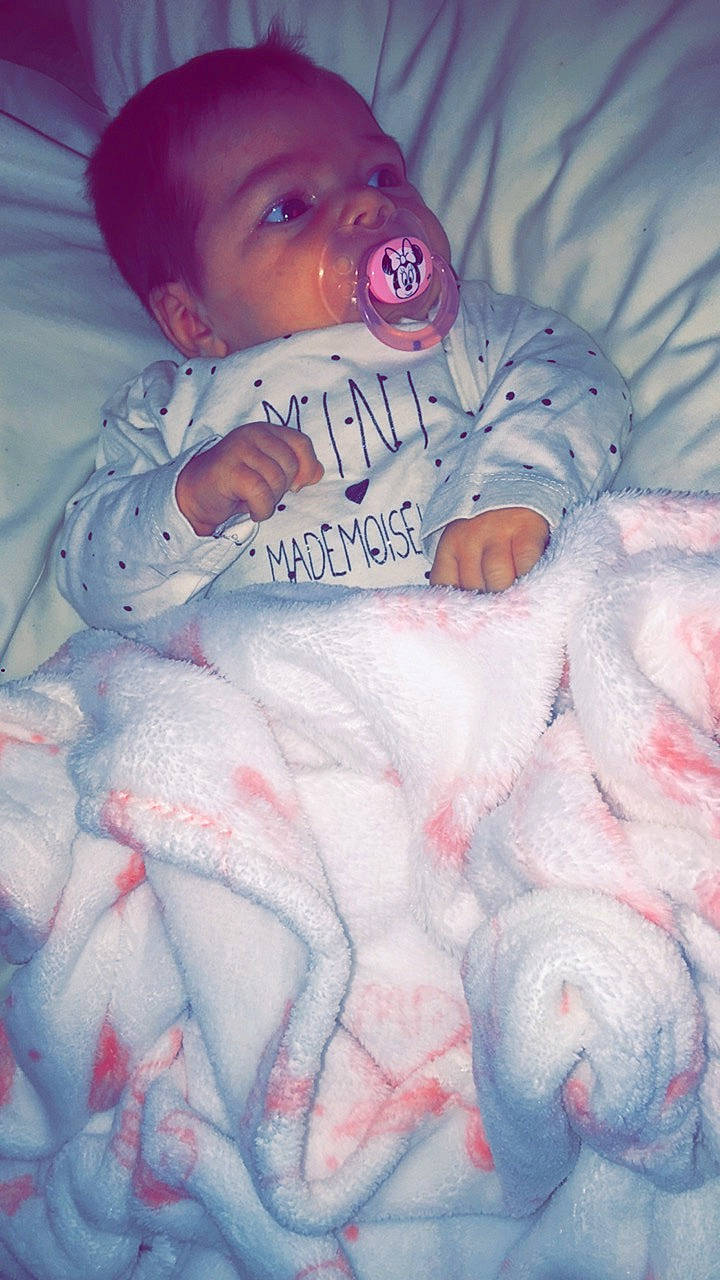 Léna participe au concours pour gagner de l'argent avec cette photo : baby, bedtime, child, flesh, jaw, mouth, nose, pink, textile