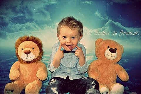 Ewen participe au concours pour gagner de l'argent avec cette photo : animated_cartoon, animation, cartoon, child, fun, happy, illustration, person, photography, photomontage, plush, smile, stuffed_toy, teddy_bear, toddler, toy