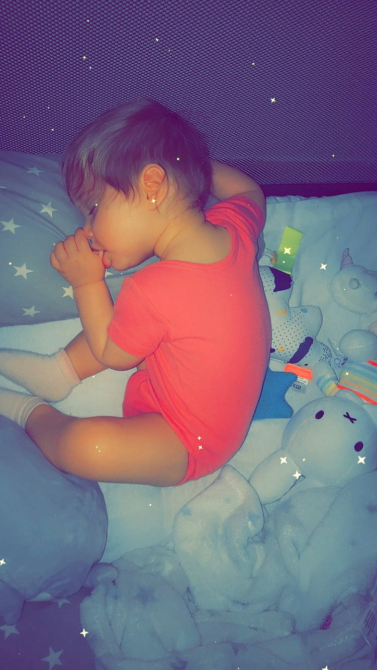 Ava participe au concours pour gagner de l'argent avec cette photo : arm, azure, beauty, child, cool, facial_expression, fun, hairstyle, happy, head, human, human_body, leisure, mouth, person, pink, purple, space, standing, thigh