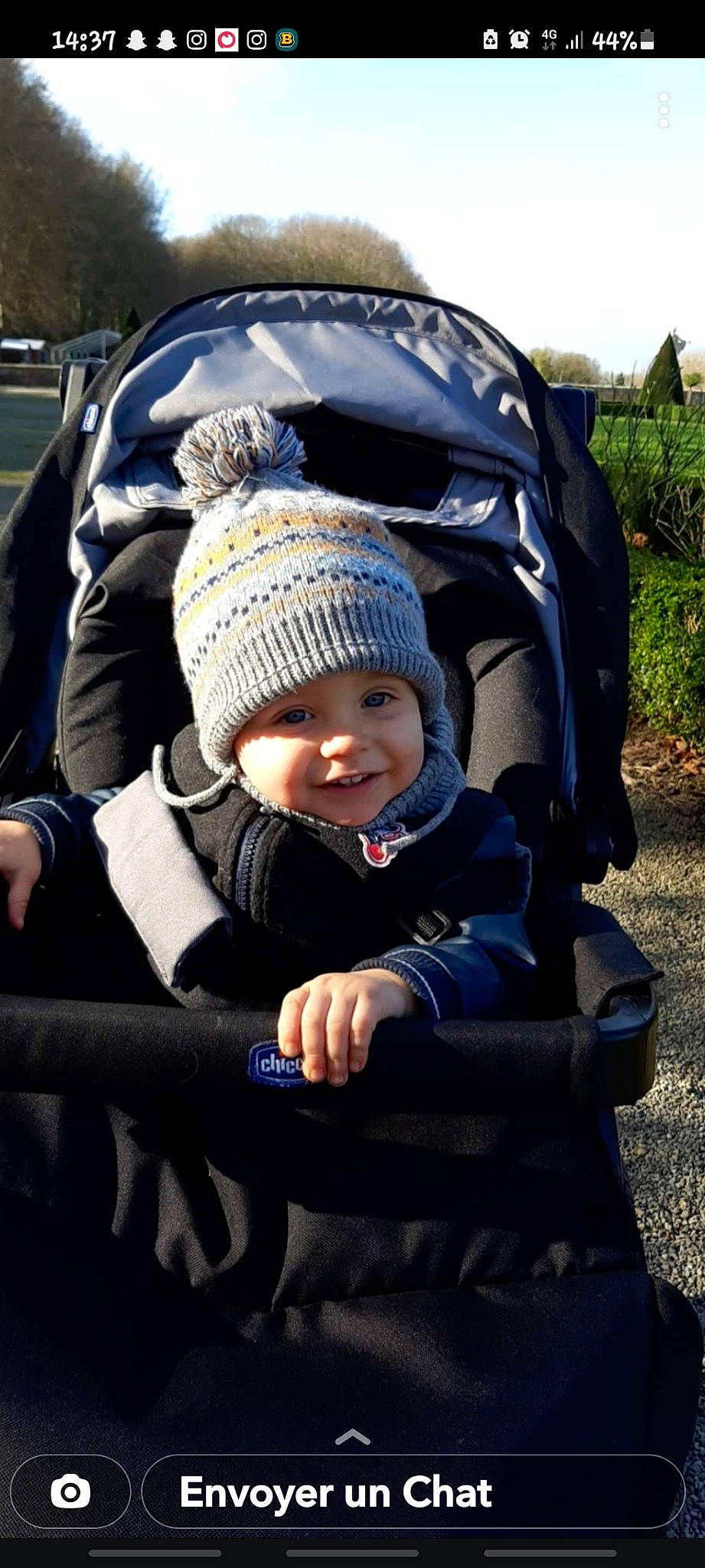 Mayron participe au concours pour gagner de l'argent avec cette photo : auto_part, baby, baby_carriage, baby_products, baby_toddler_clothing, cap, child, comfort, flash_photography, fun, grass, happy, hat, headwear, joy, person, plant, sitting, smile, toddler