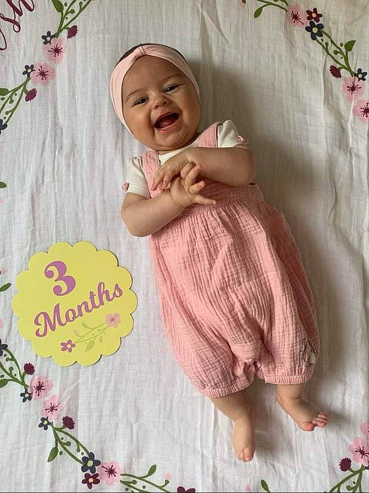 Alba participe au concours pour gagner de l'argent avec cette photo : art, baby, baby_toddler_clothing, child, facial_expression, flower, grass, handwriting, happy, headwear, linens, magenta, pattern, people_in_nature, person, petal, pink, plant, smile, spring