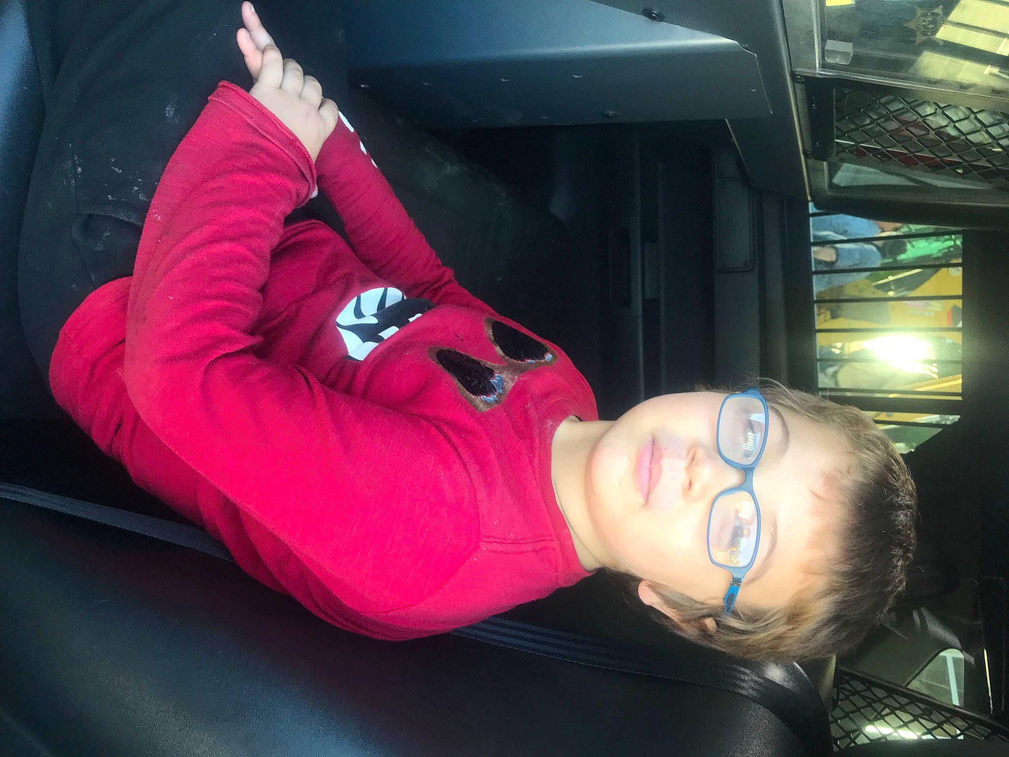 Kaiser is registered to the contest to win money with this photo: auto_part, automotive_design, automotive_exterior, automotive_lighting, carmine, comfort, elbow, electric_blue, eyewear, flash_photography, flesh, fun, human_leg, luxury_vehicle, magenta, motor_vehicle, person, sleeve, sportswear, t_shirt