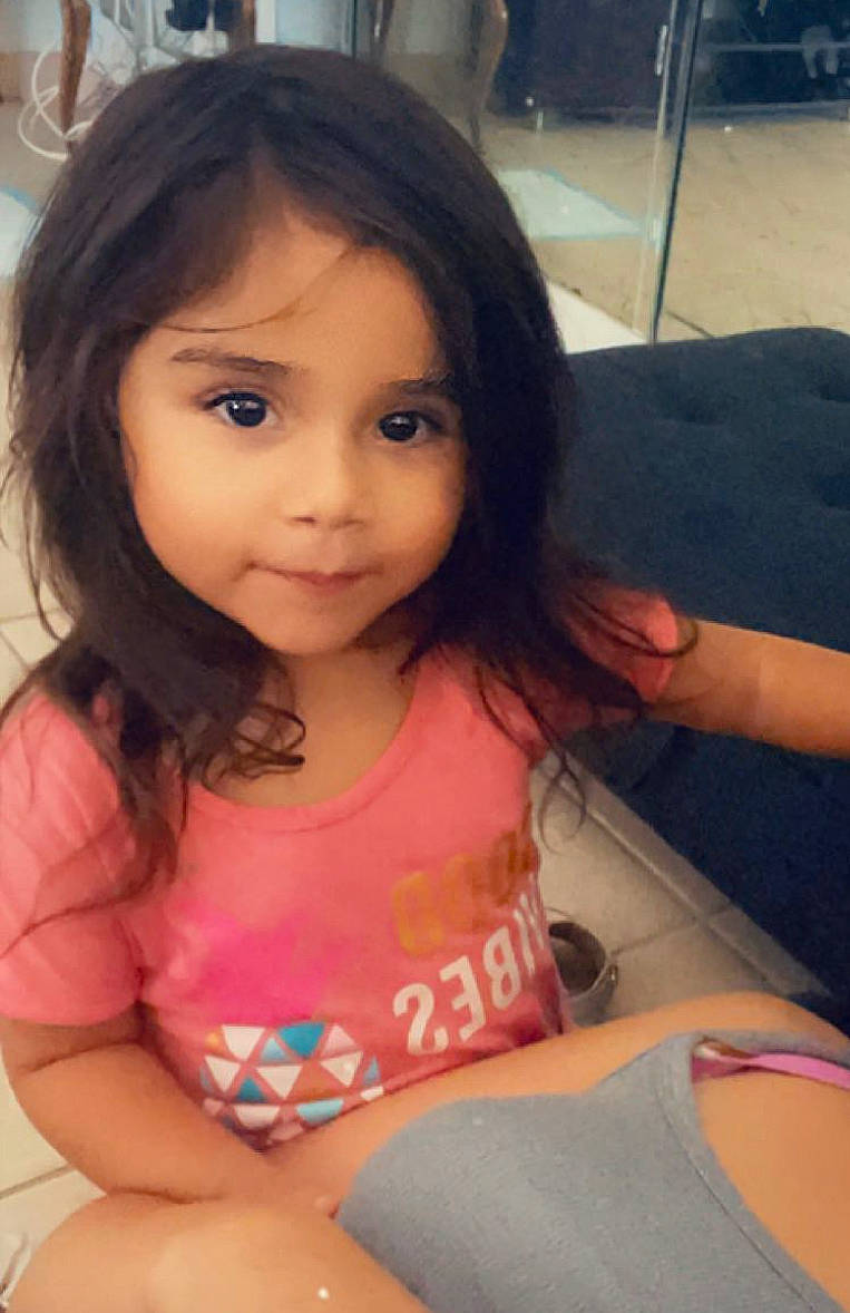 Liana is registered to the contest to win money with this photo: cheek, chin, eyebrow, eyelash, hair, hairstyle, happy, human_body, iris, leg, lip, mammal, mouth, muscle, neck, nose, person, shoulder, skin, smile