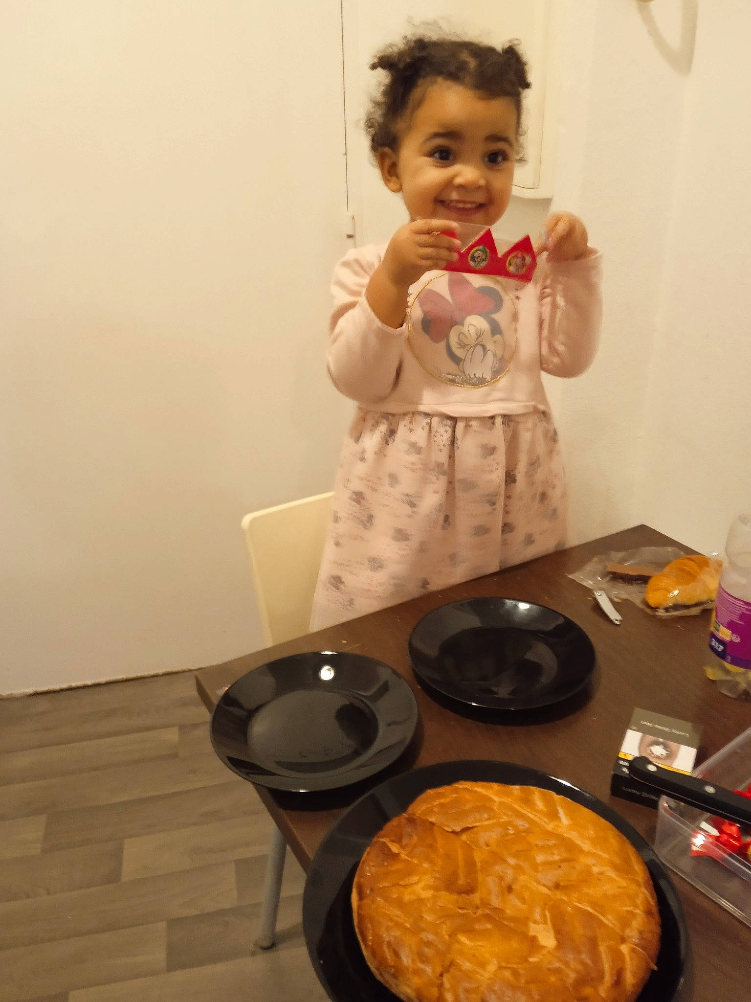Mahlya a rejoint le concours — aidez-le/la à gagner de superbes lots ! baby_toddler_clothing, bowl, cooking, cooktop, cookware_and_bakeware, countertop, cuisine, dish, dress, food, homemaker, house, ingredient, joy, kitchen, kitchen_appliance, person, plate, smile, table