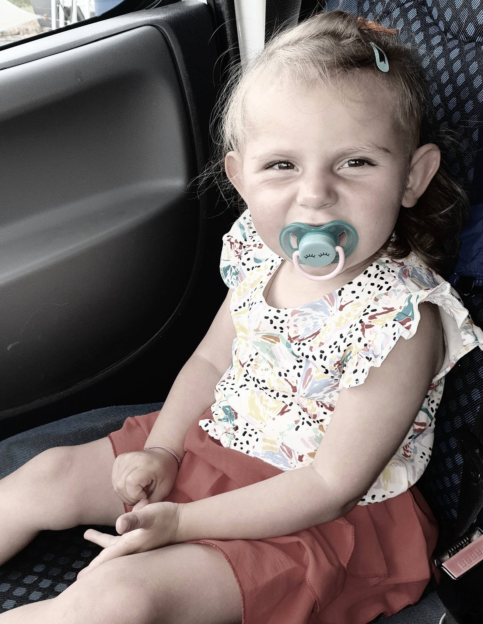 Scheïlly participe au concours pour gagner de l'argent avec cette photo : arm, baby, baby_toddler_clothing, cheek, child, comfort, dress, eye, eyelash, facial_expression, finger, hair, hairstyle, happy, head, iris, lip, mouth, person, skin