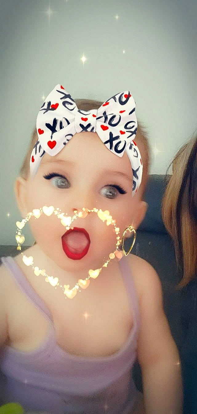 Shanna participe au concours pour gagner de l'argent avec cette photo : cap, chin, costume_hat, eye, eyebrow, eyelash, eyewear, face, flash_photography, hair_accessory, happy, hat, head, headgear, headpiece, jaw, lip, neck, person, selfie