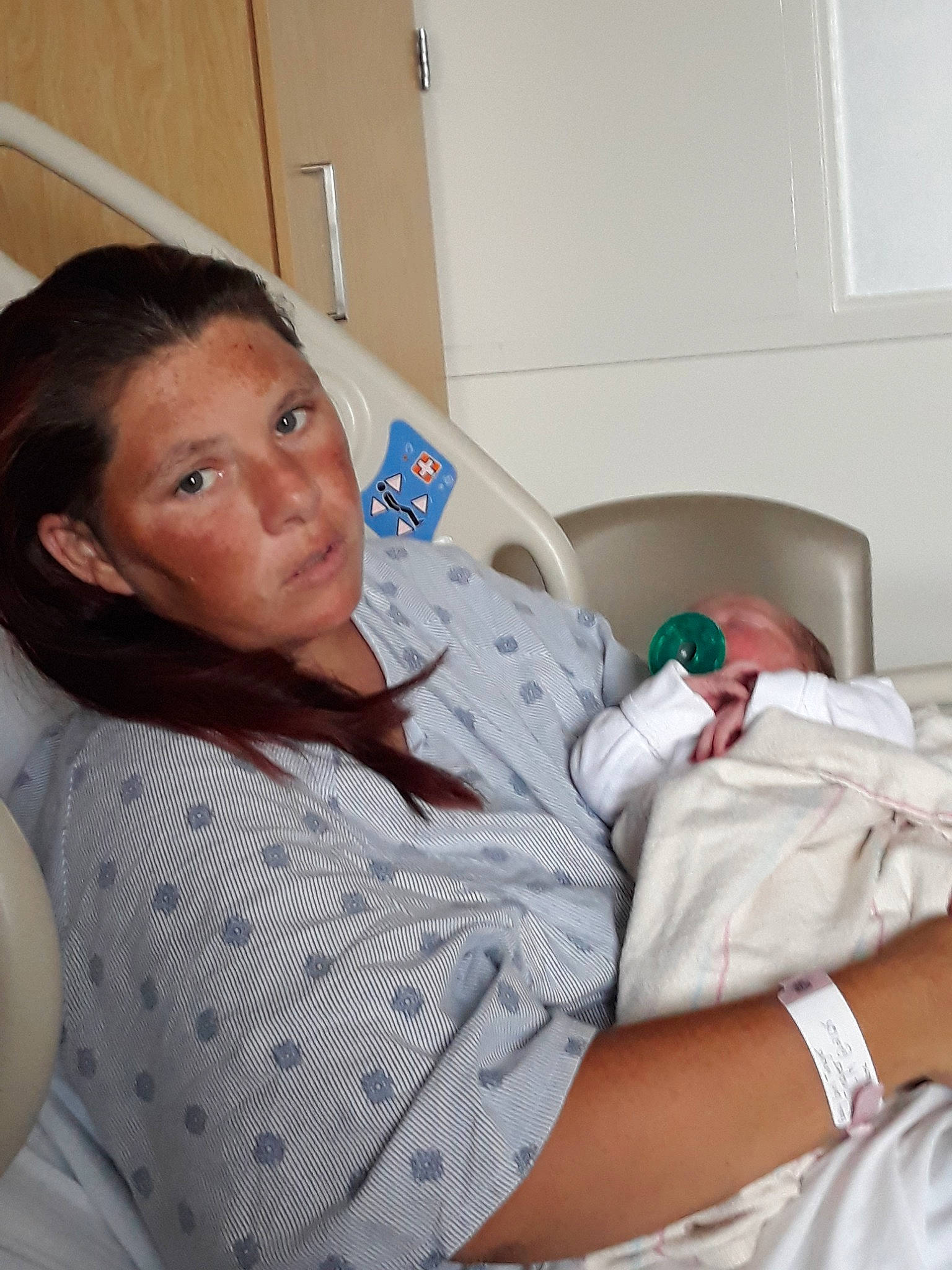 Heavenly Zylko is registered to the contest to win money with this photo: arm, baby, birth, child, childbirth, hospital, hospital_bed, leg, patient, person