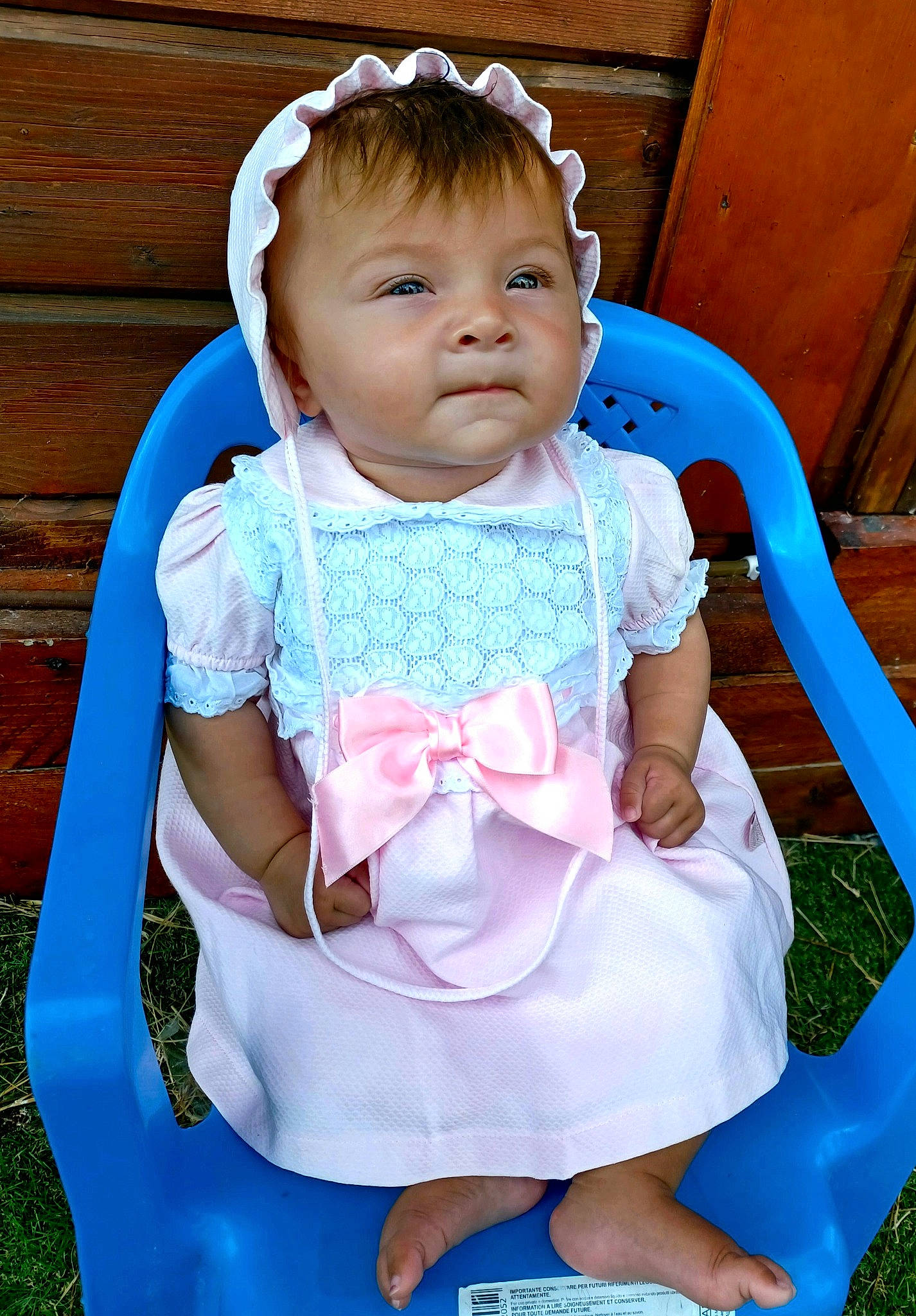 Espinos participe au concours pour gagner de l'argent avec cette photo : aqua, azure, baby, baby_toddler_clothing, blue, chair, cheek, child, dress, electric_blue, eye, face, happy, head, pattern, person, pink, purple, skin, sleeve